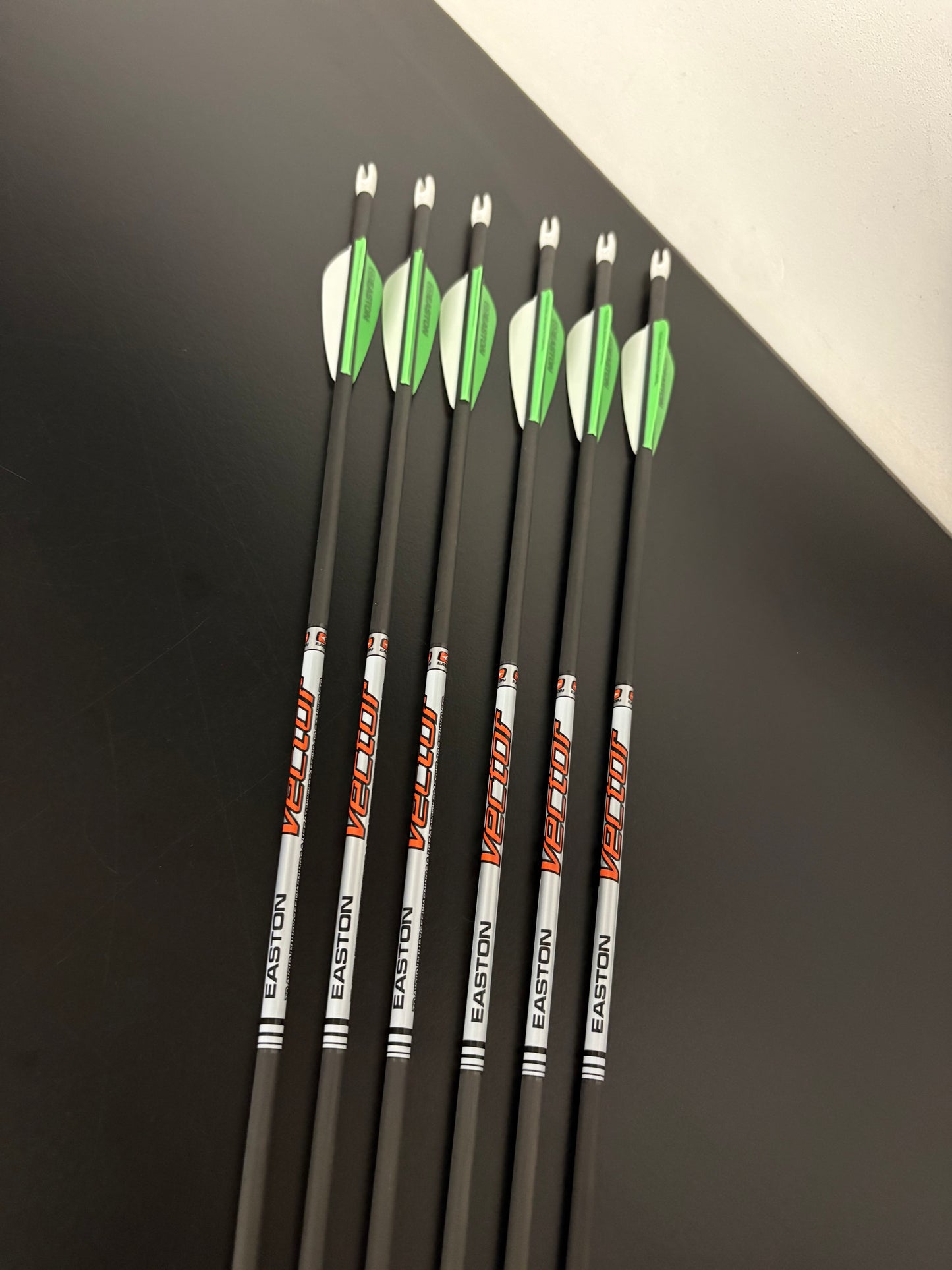 Easton Vector Carbon Arrows Spine 800 / 6 pcs / 29 5/8 inch - NEW