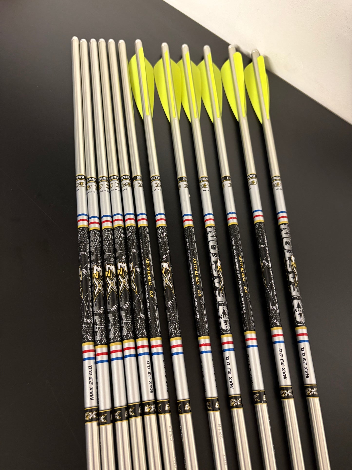 Easton X23 2318 Aluminium Arrows 12 pcs / 34 inch - Show Model