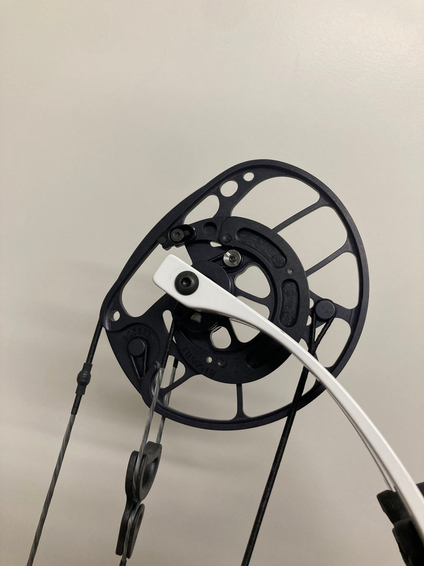PSE Supra X 40 SE2 Compound Bow RH Navy Blue 50-60 lbs - Show Model
