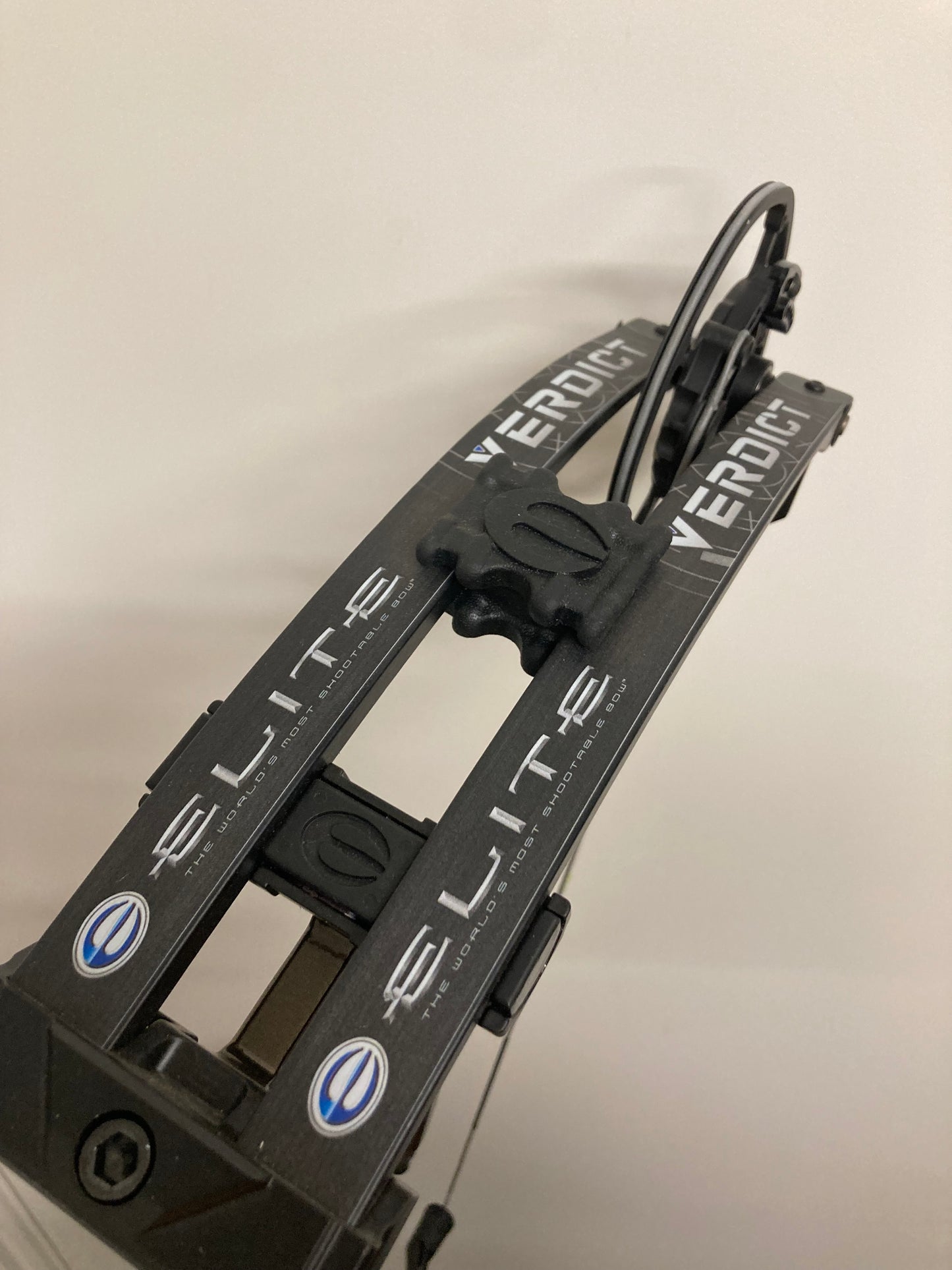 Elite Verdict Compound Bow RH Liquid Bronze 50-60 lbs - Used