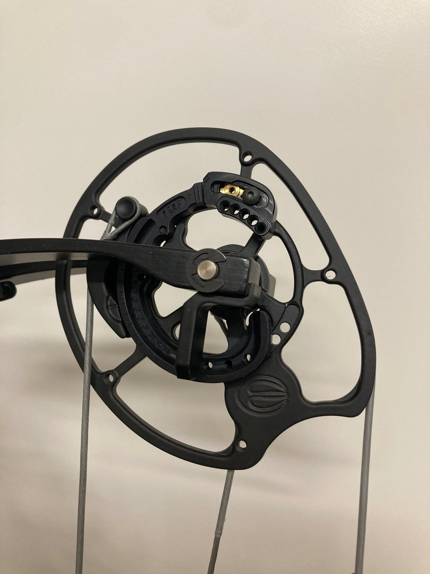 Elite Verdict Compound Bow RH Liquid Bronze 50-60 lbs - Used