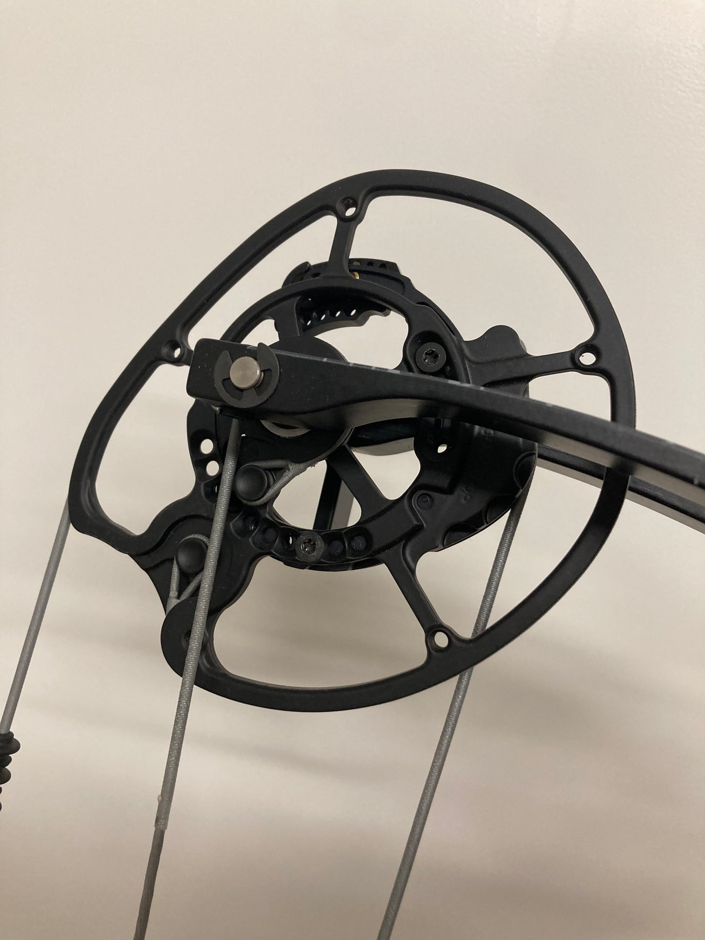 Elite Verdict Compound Bow RH Liquid Bronze 50-60 lbs - Used