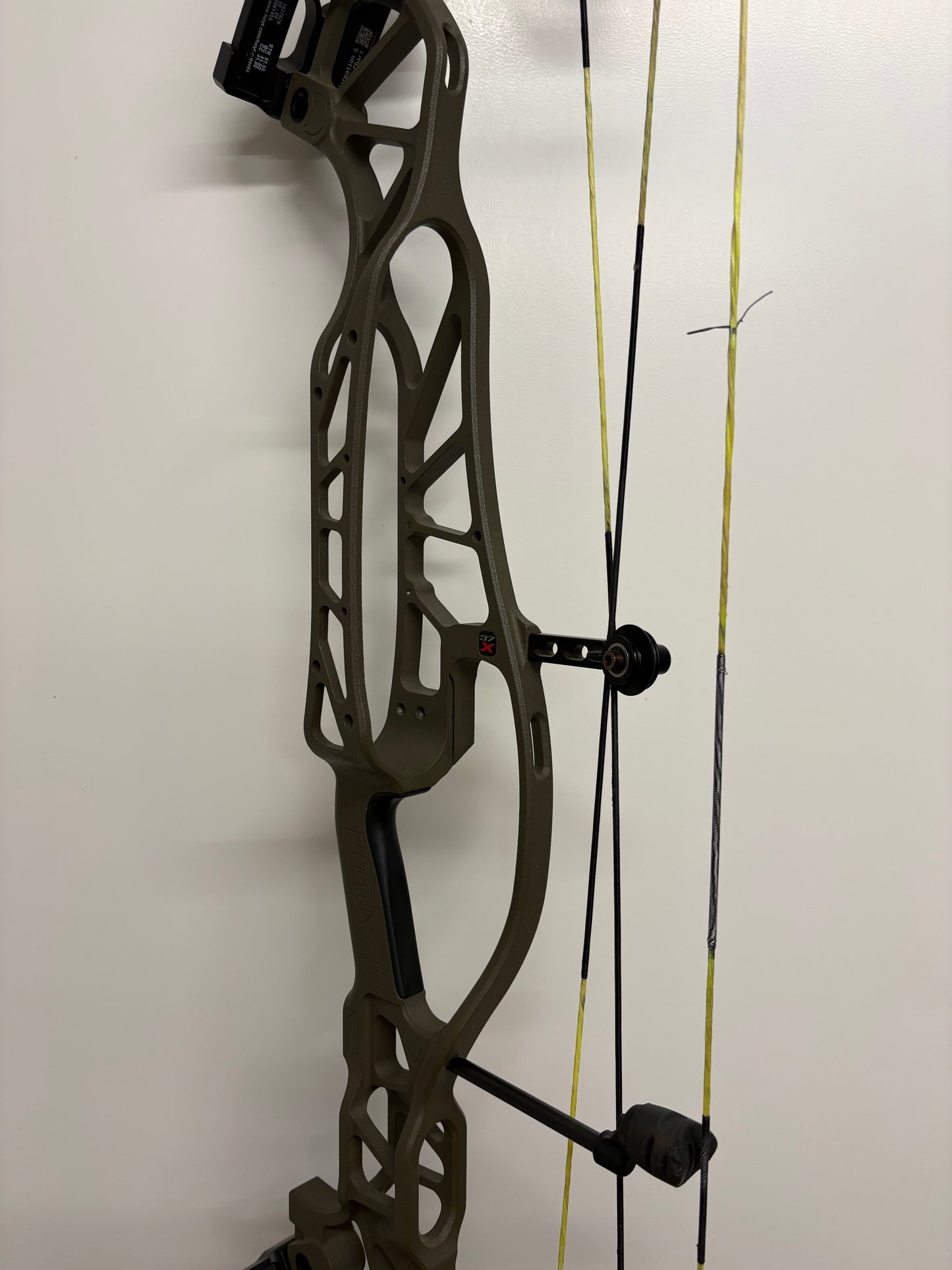 Hoyt Concept X 37 Compound Bow RH Wilderness 50-60 lbs - Used