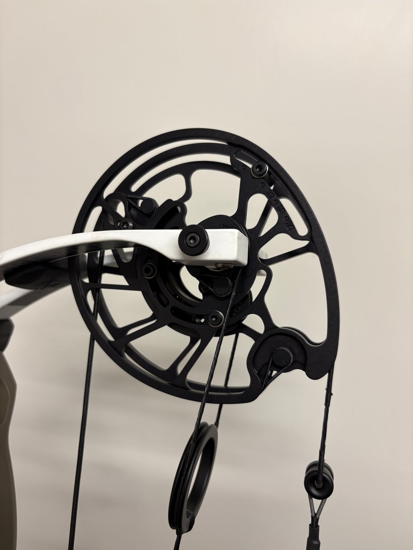 Prime Black 9 Compound Bow LH Morel/White Limbs 60-70 lbs - NEW