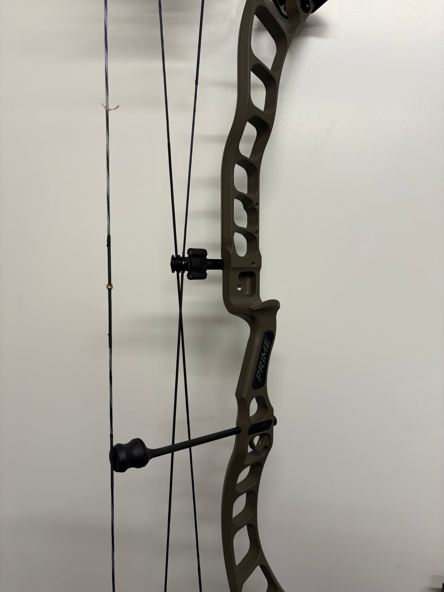Prime Black 9 Compound Bow LH Morel/White Limbs 60-70 lbs - NEW