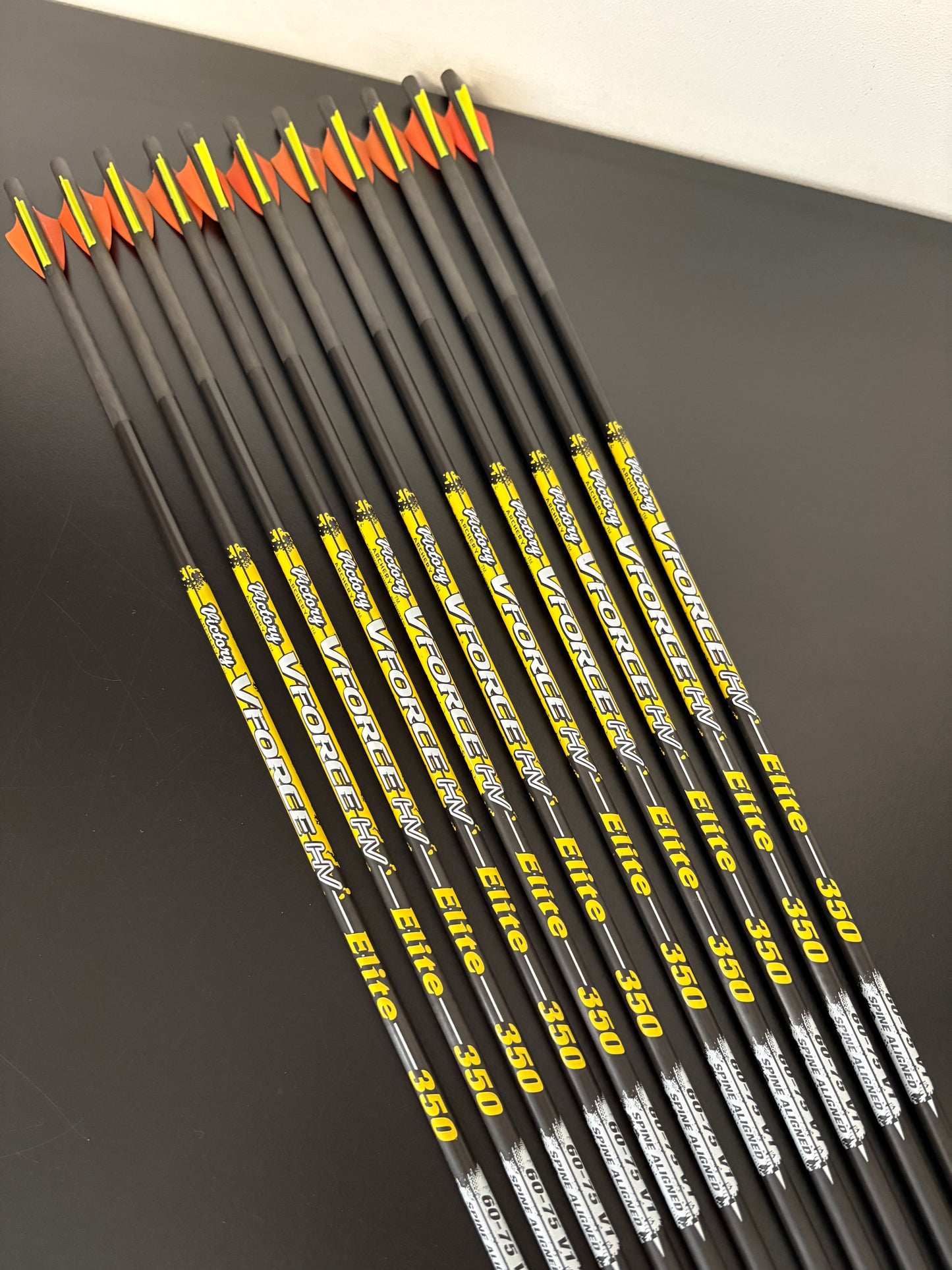Victory V-Force HV Elite Carbon Arrows 11 pcs / Spine 350 / 28.75 inch - Show Model