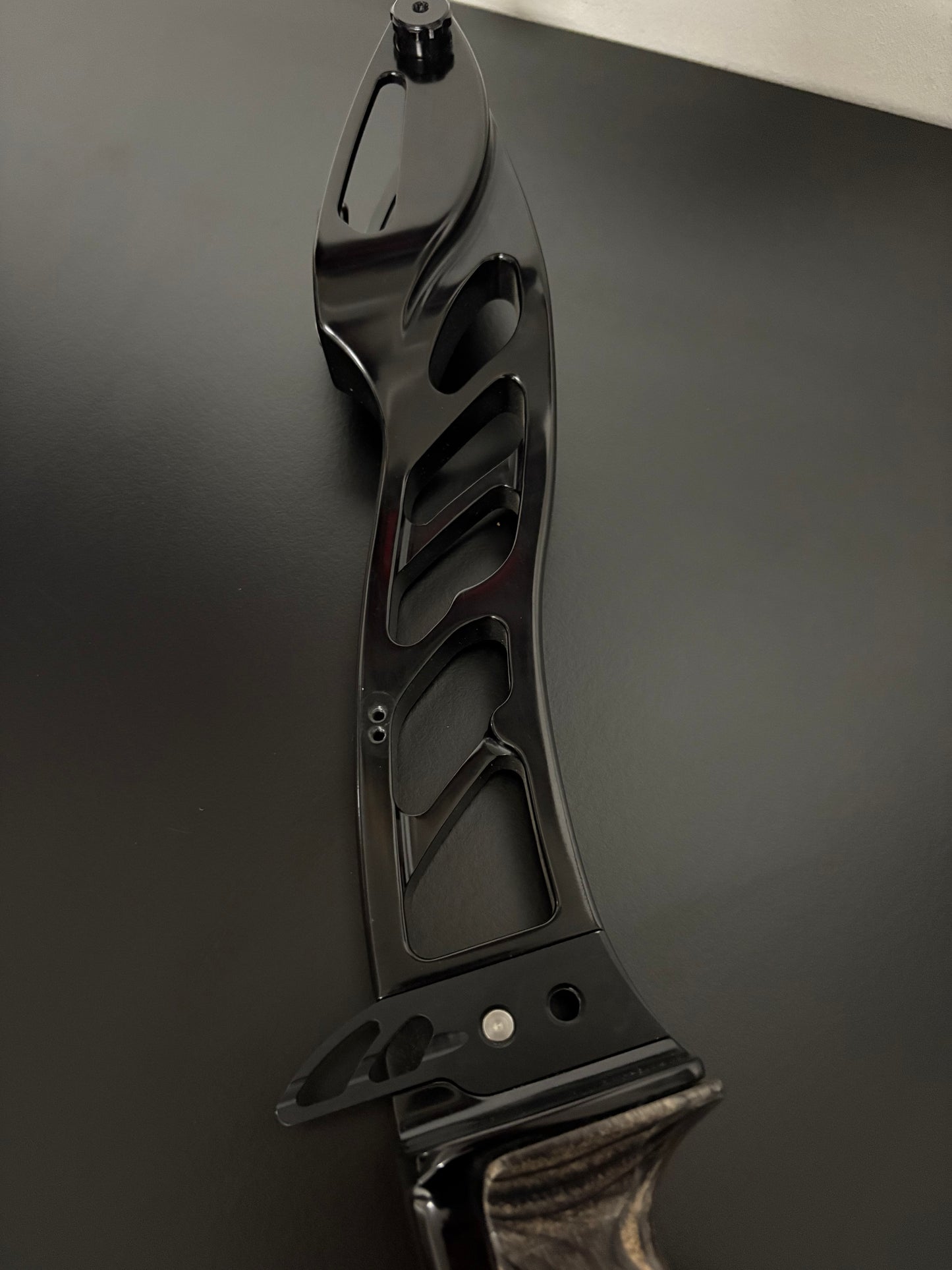 Hoyt Riser Epik ILF RH Glossy Black 25'' - Used