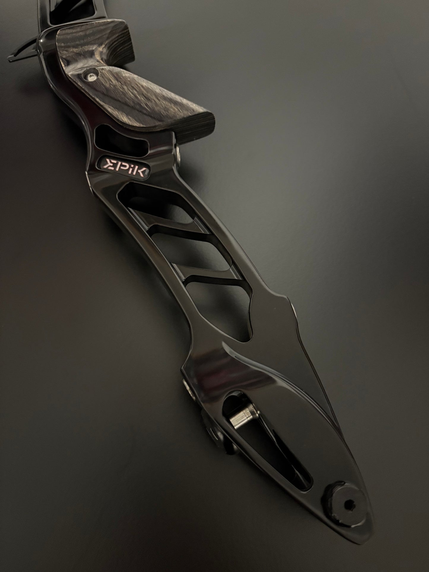 Hoyt Riser Epik ILF RH Glossy Black 25'' - Used