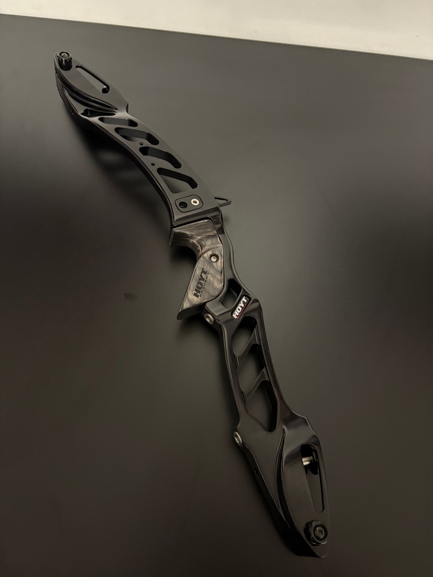 Hoyt Riser Epik ILF RH Glossy Black 25'' - Used