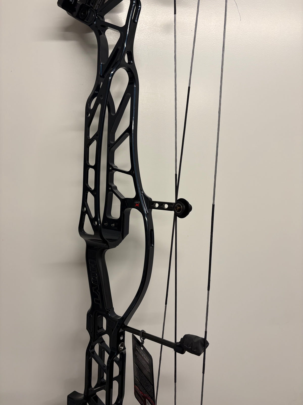 Hoyt Concept X 40 Compound Bow RH Blue on Black 40-50 lbs - NEW
