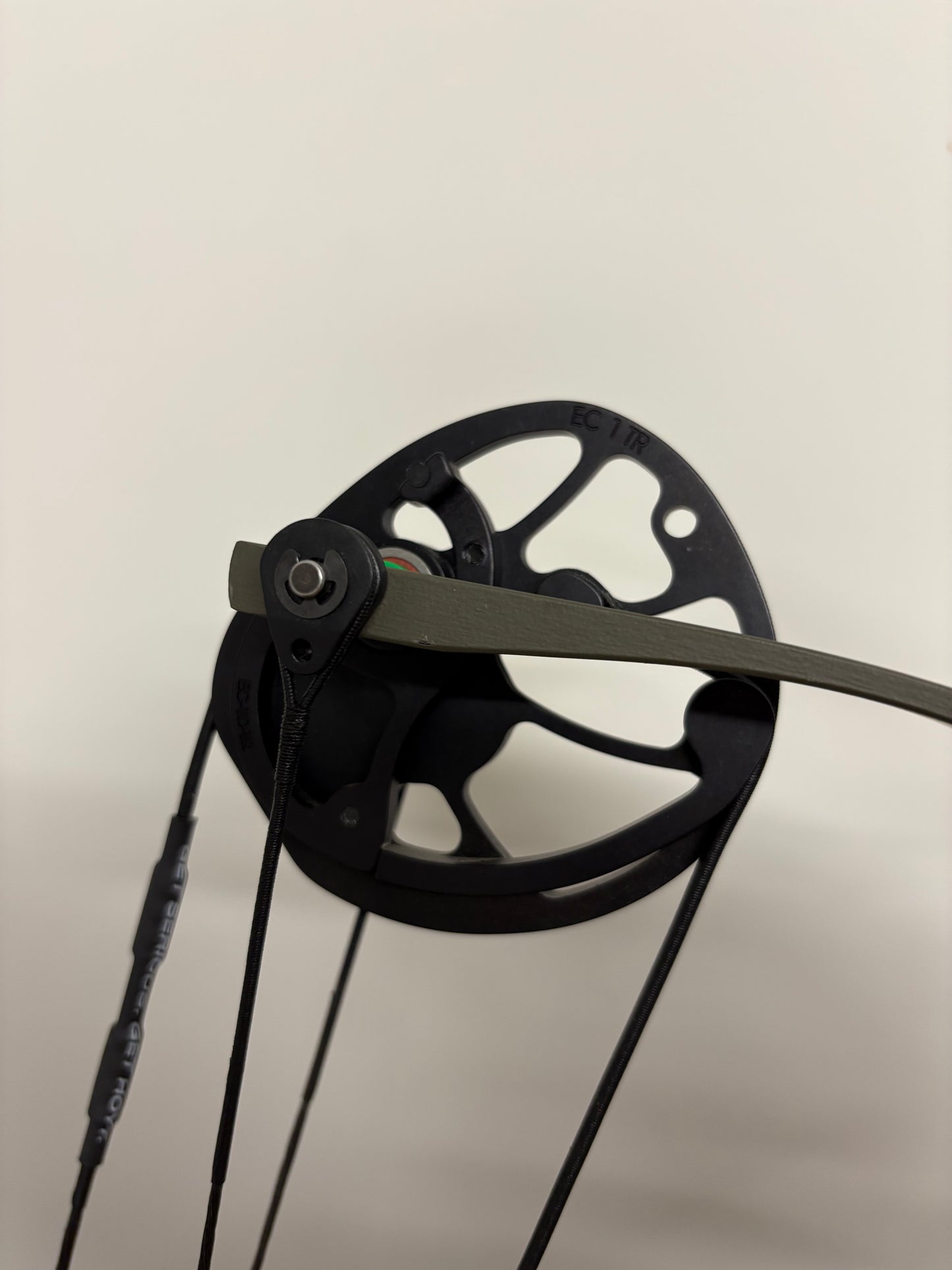 Hoyt Eclipse 2023 Compound Bow RH Wilderness 50-60 lbs - Show Model