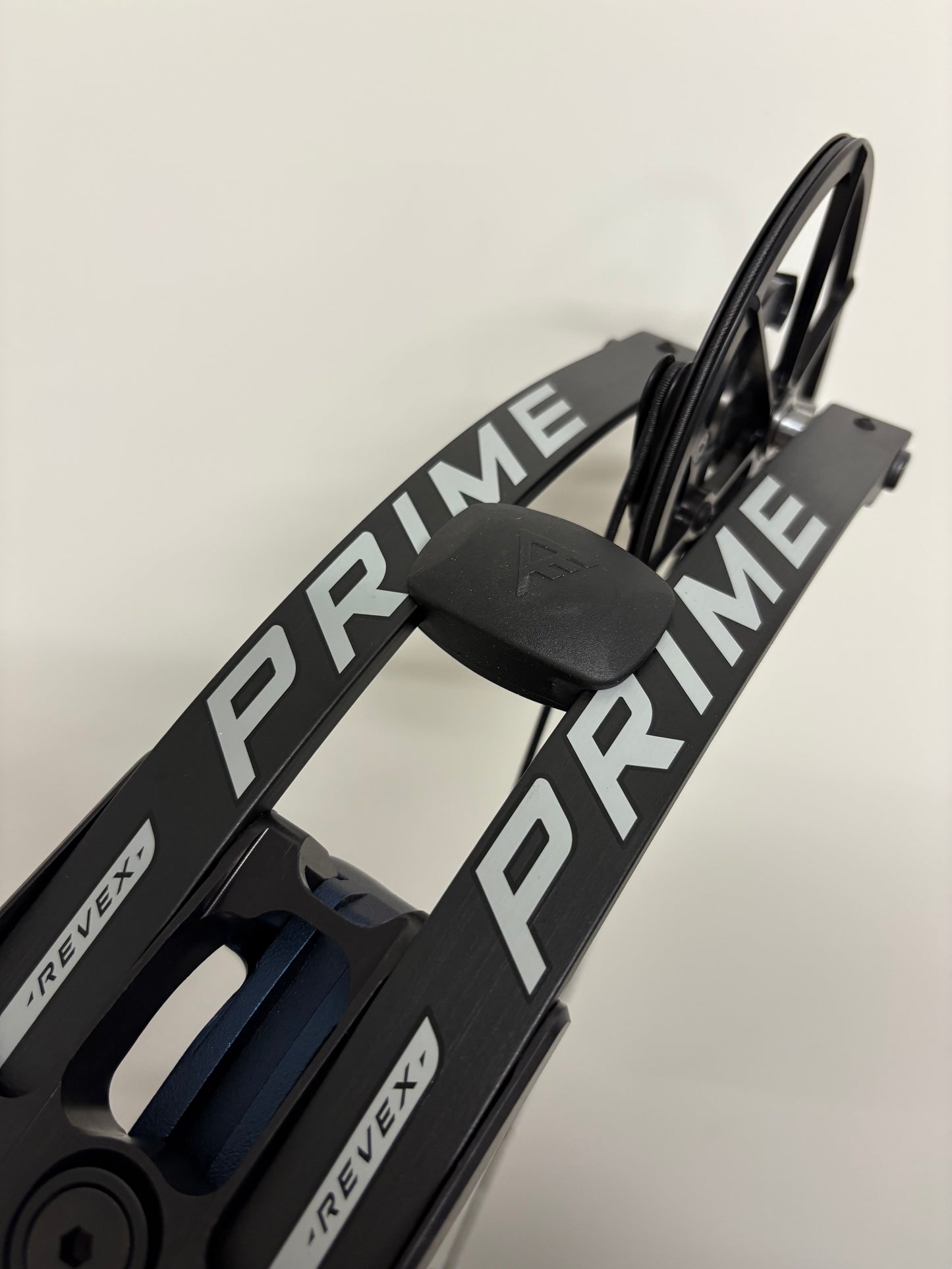 Prime Revex 6 Compound Bow RH Midnight Blue 40-50 lbs - NEW