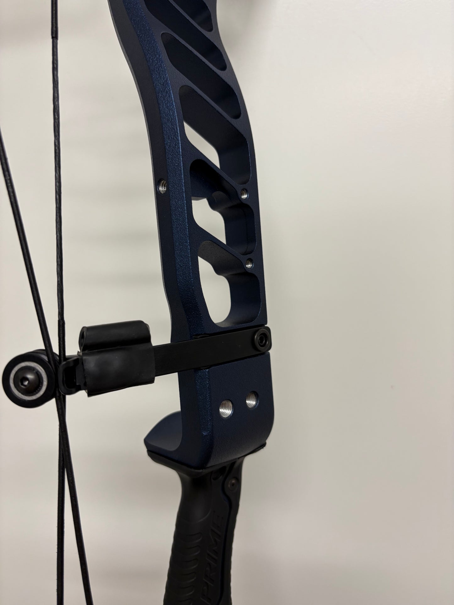Prime Revex 6 Compound Bow RH Midnight Blue 40-50 lbs - NEW