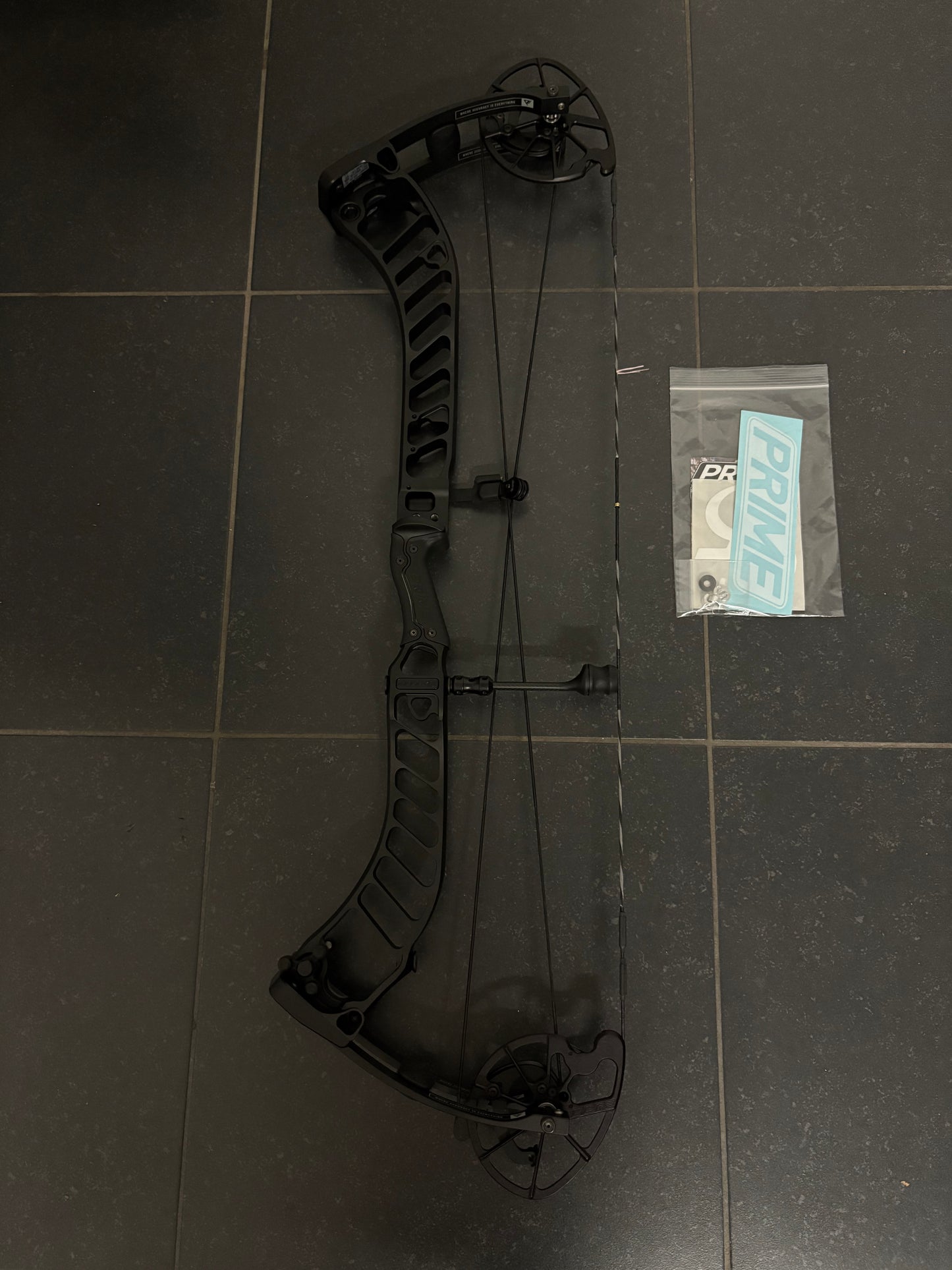 Prime Revex 6 Compound Bow RH Black 40-50 lbs - NEW