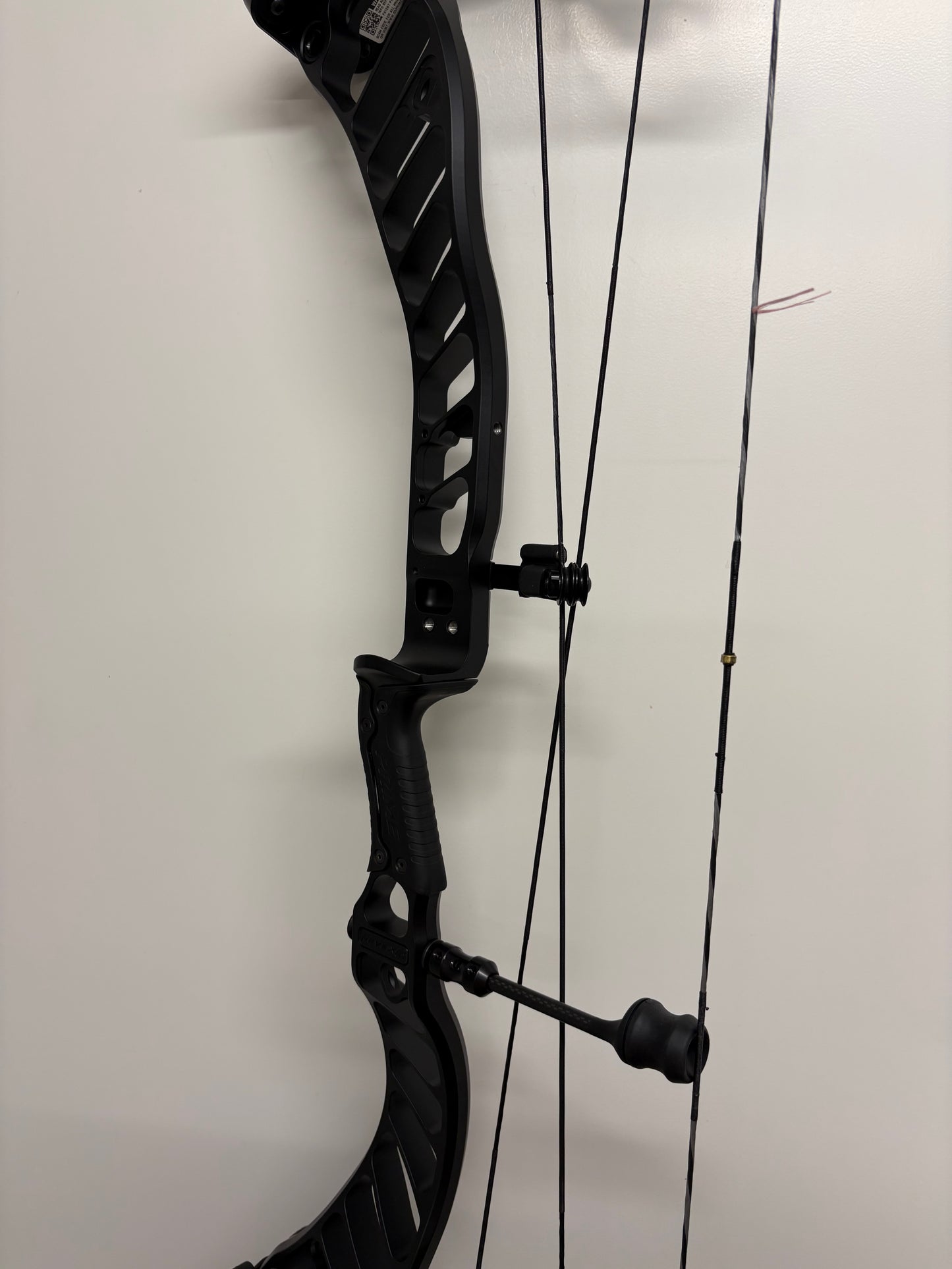 Prime Revex 6 Compound Bow RH Black 40-50 lbs - NEW