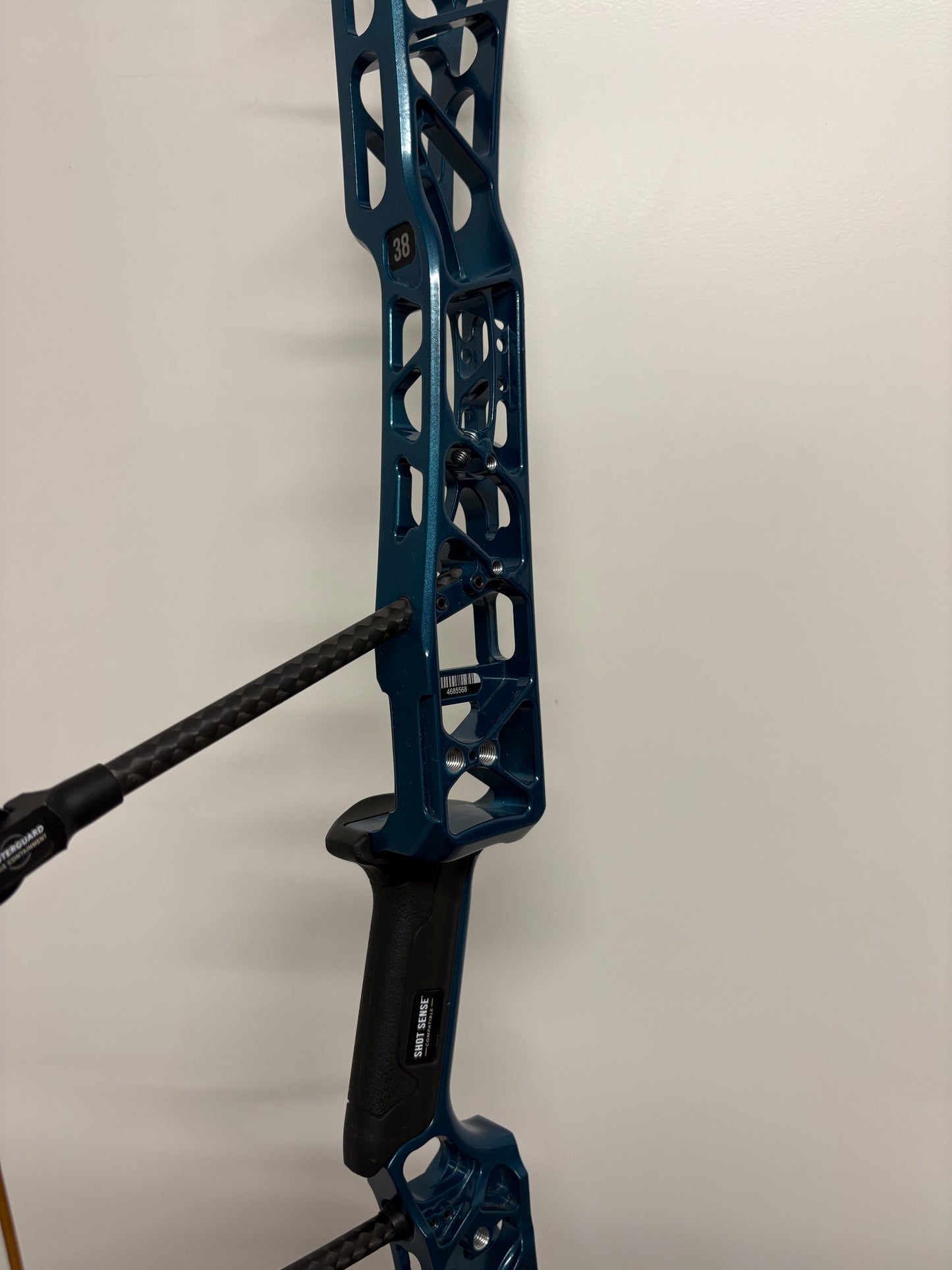 Mathews Title 38 Compound Bow RH Teal - Used