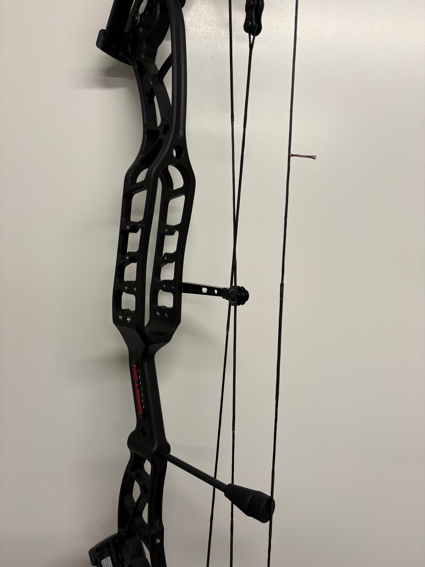 Darton Exodus Compound Bow RH/LH Black 40-50 lbs - Show Model (#1.4)