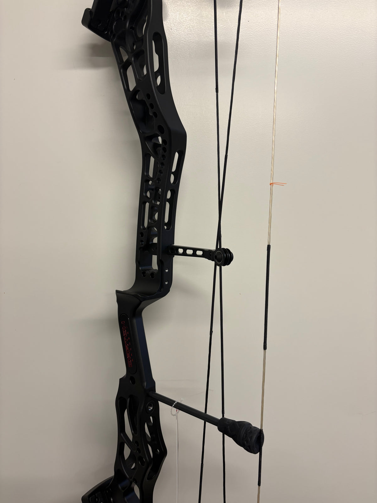 Darton Departure Pro SD Compound Bow RH/LH Matte Black 50-60 lbs - NEW