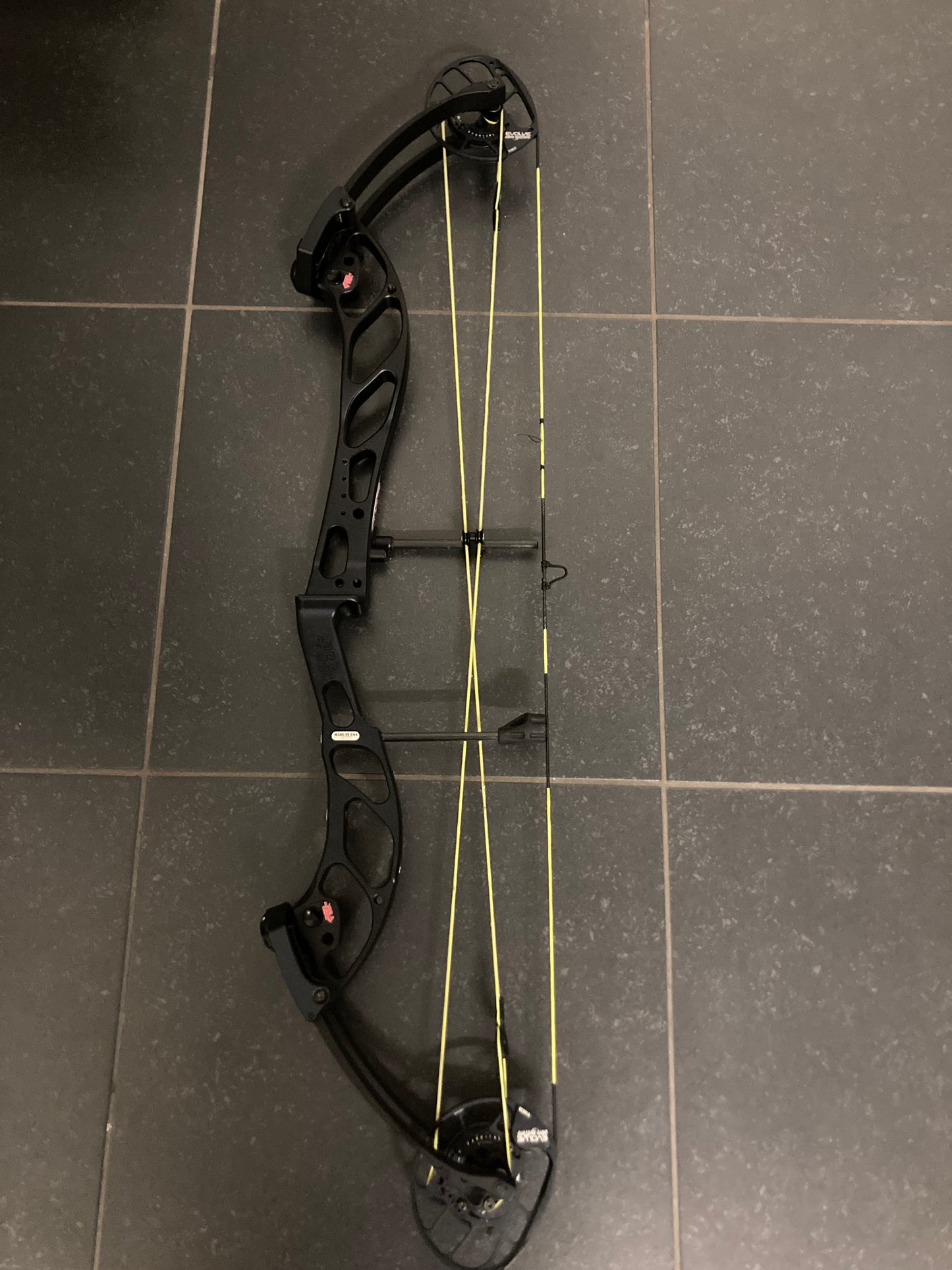 PSE Supra RTX 37 SE Compound Bow RH Black 50-60 lbs - Used