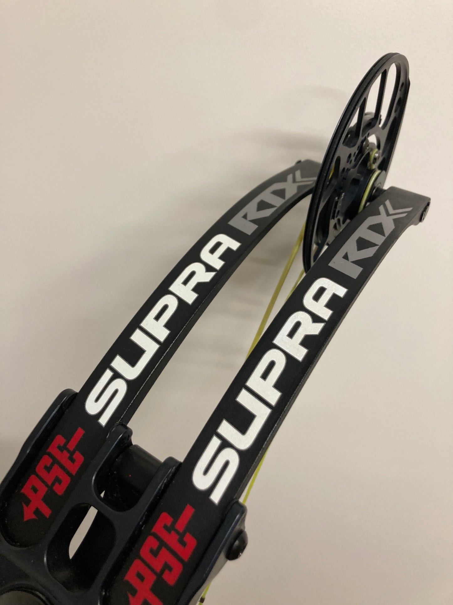 PSE Supra RTX 37 SE Compound Bow RH Black 50-60 lbs - Used