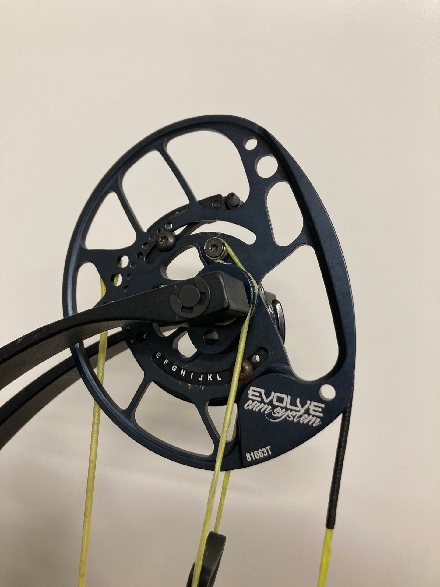 PSE Supra RTX 37 SE Compound Bow RH Black 50-60 lbs - Used