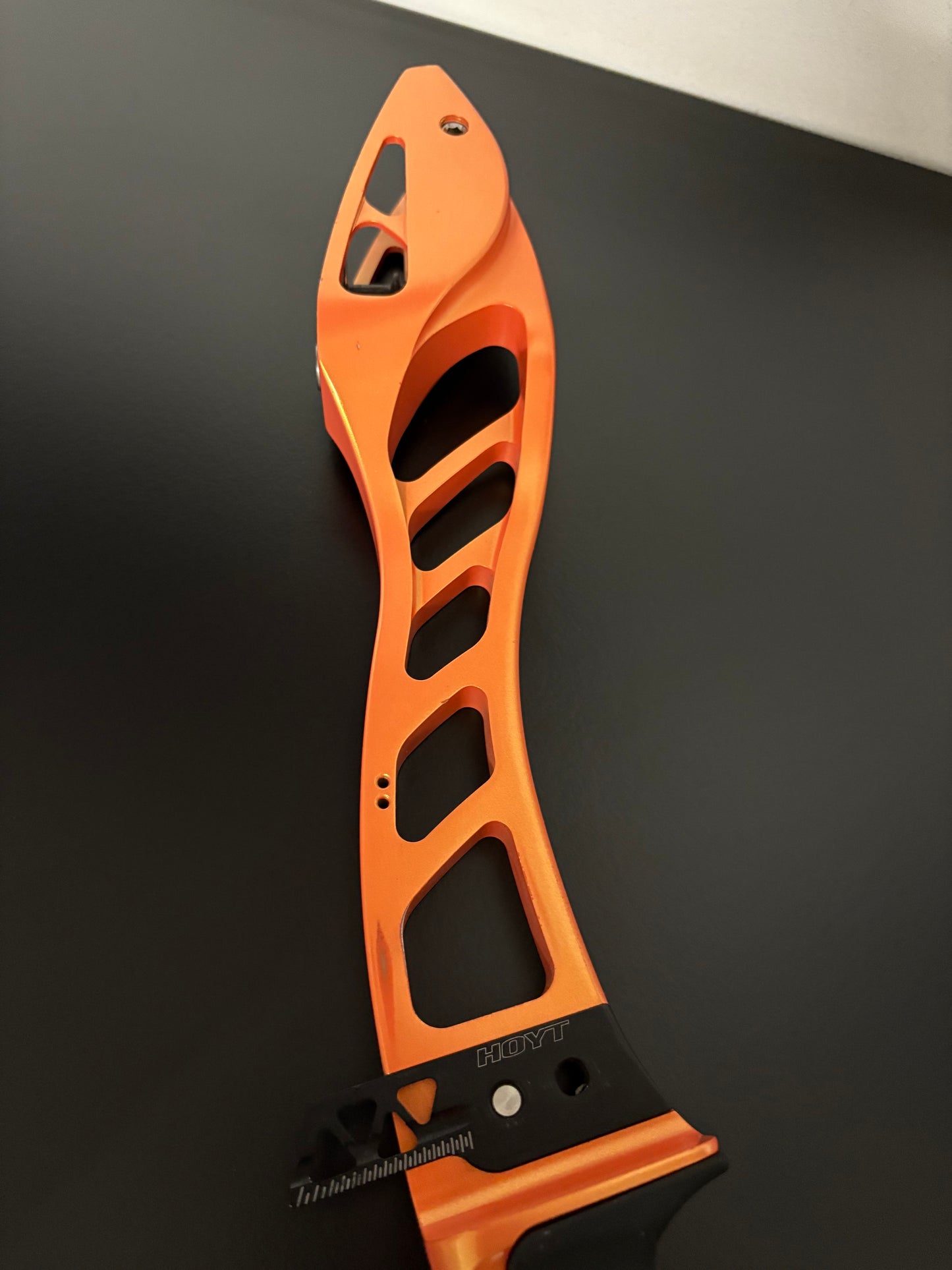 Hoyt Riser GMX3 ILF RH Orange 25'' - Used
