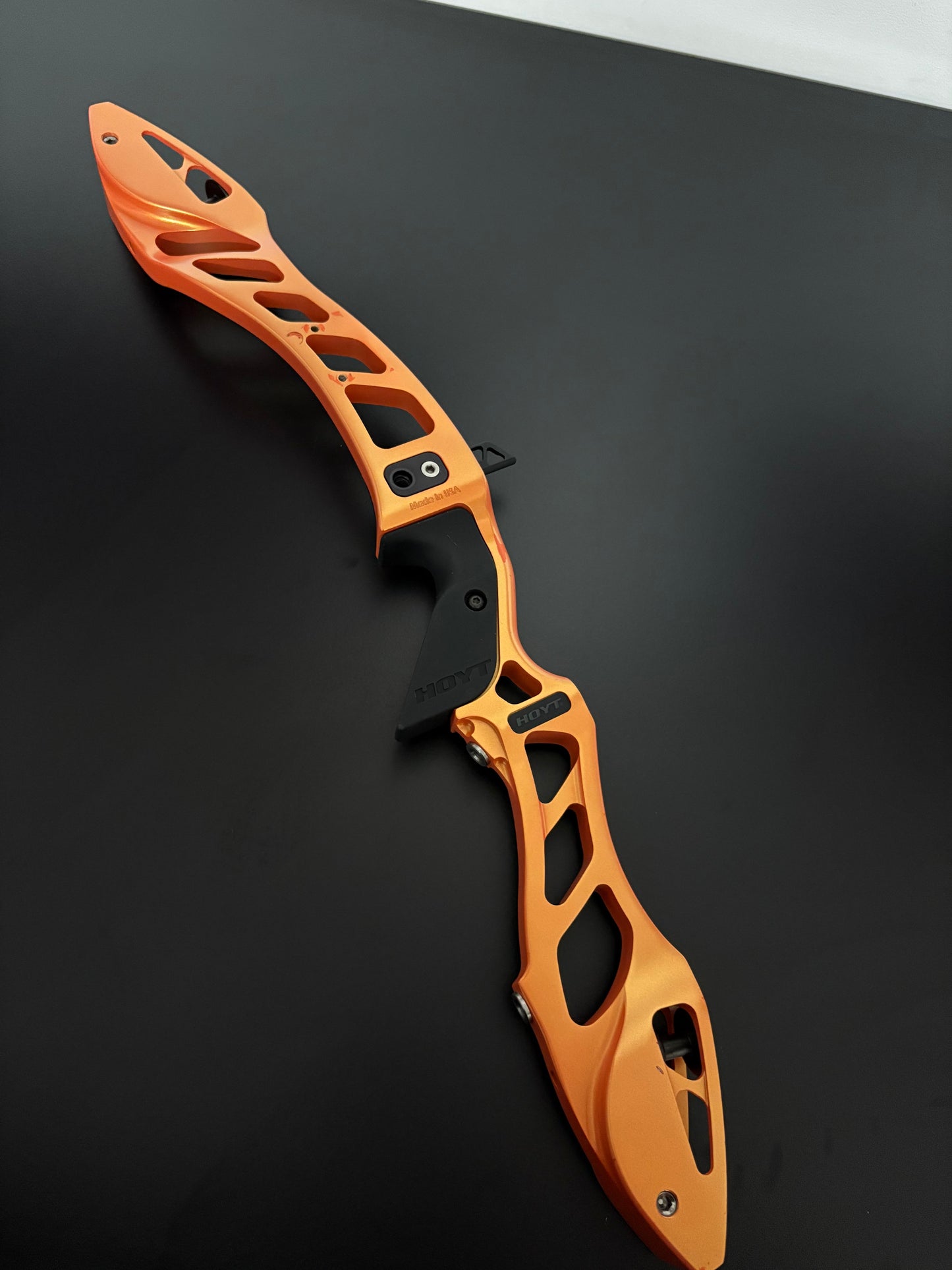 Hoyt Riser GMX3 ILF RH Orange 25'' - Used