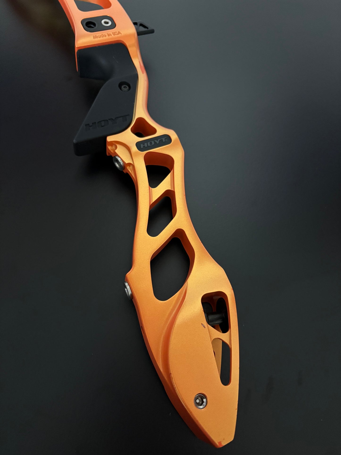 Hoyt Riser GMX3 ILF RH Orange 25'' - Used