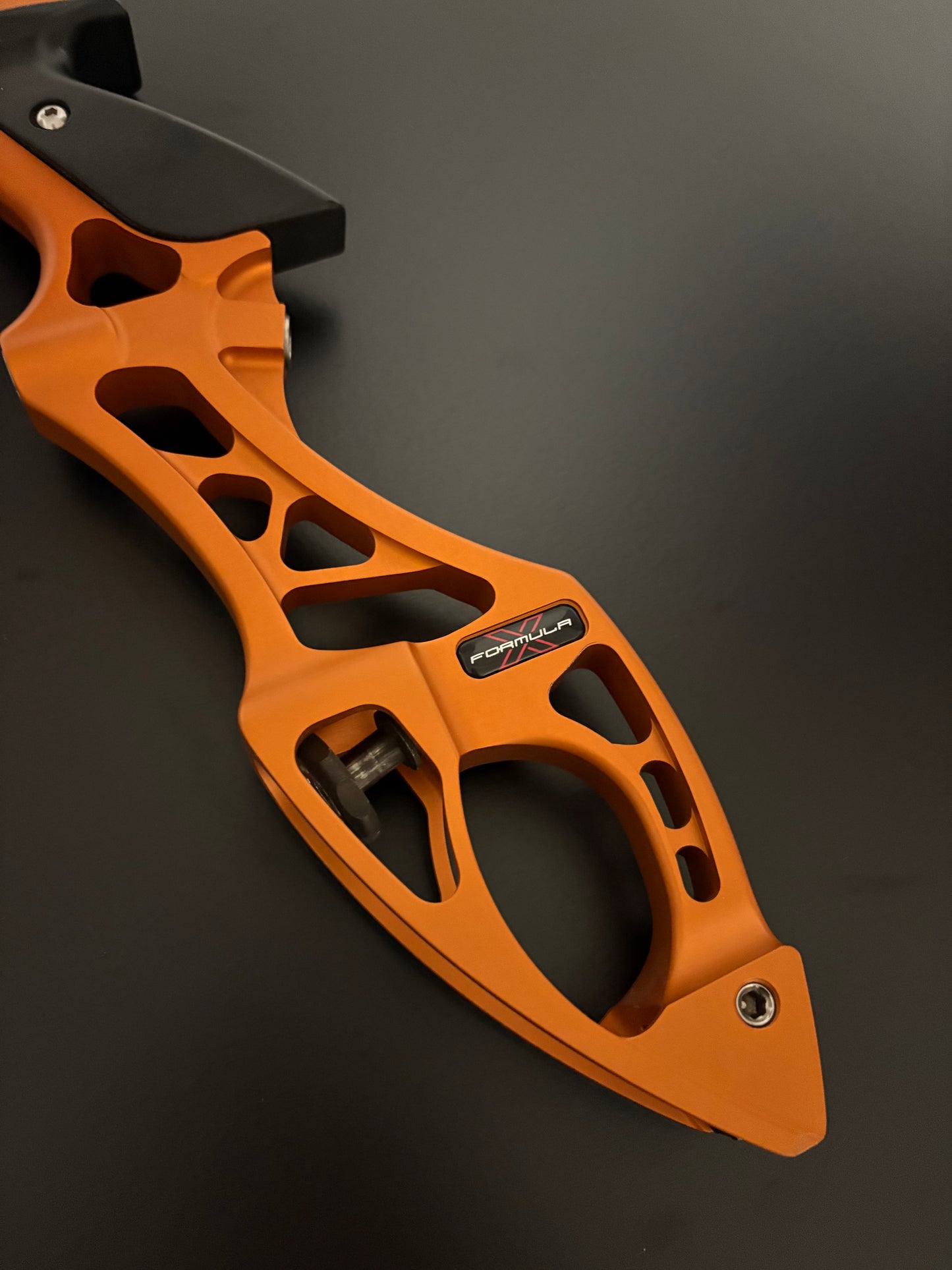 Hoyt Riser Formula X RH Orange 25'' - Used