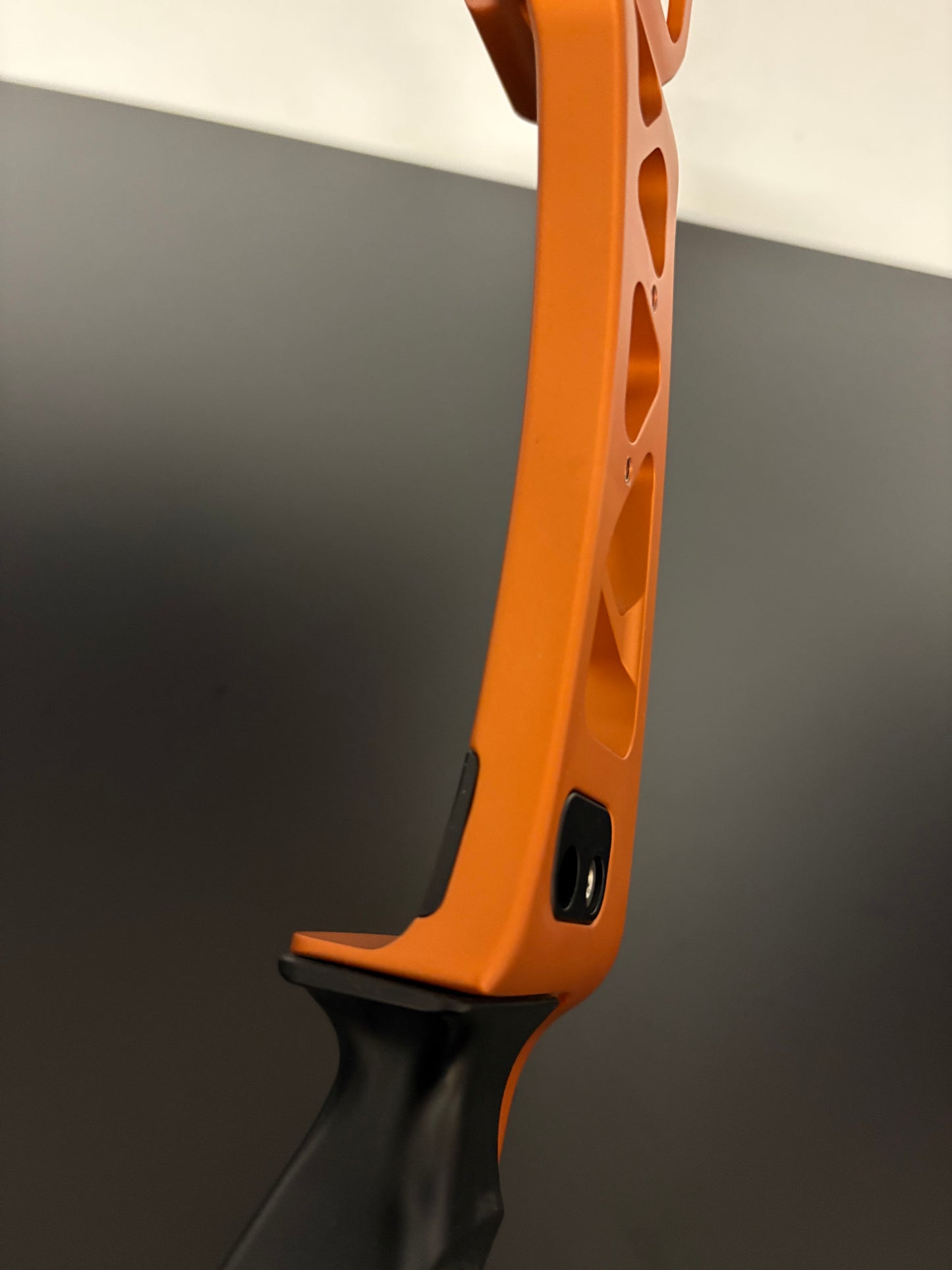 Hoyt Riser Formula X RH Orange 25'' - Used
