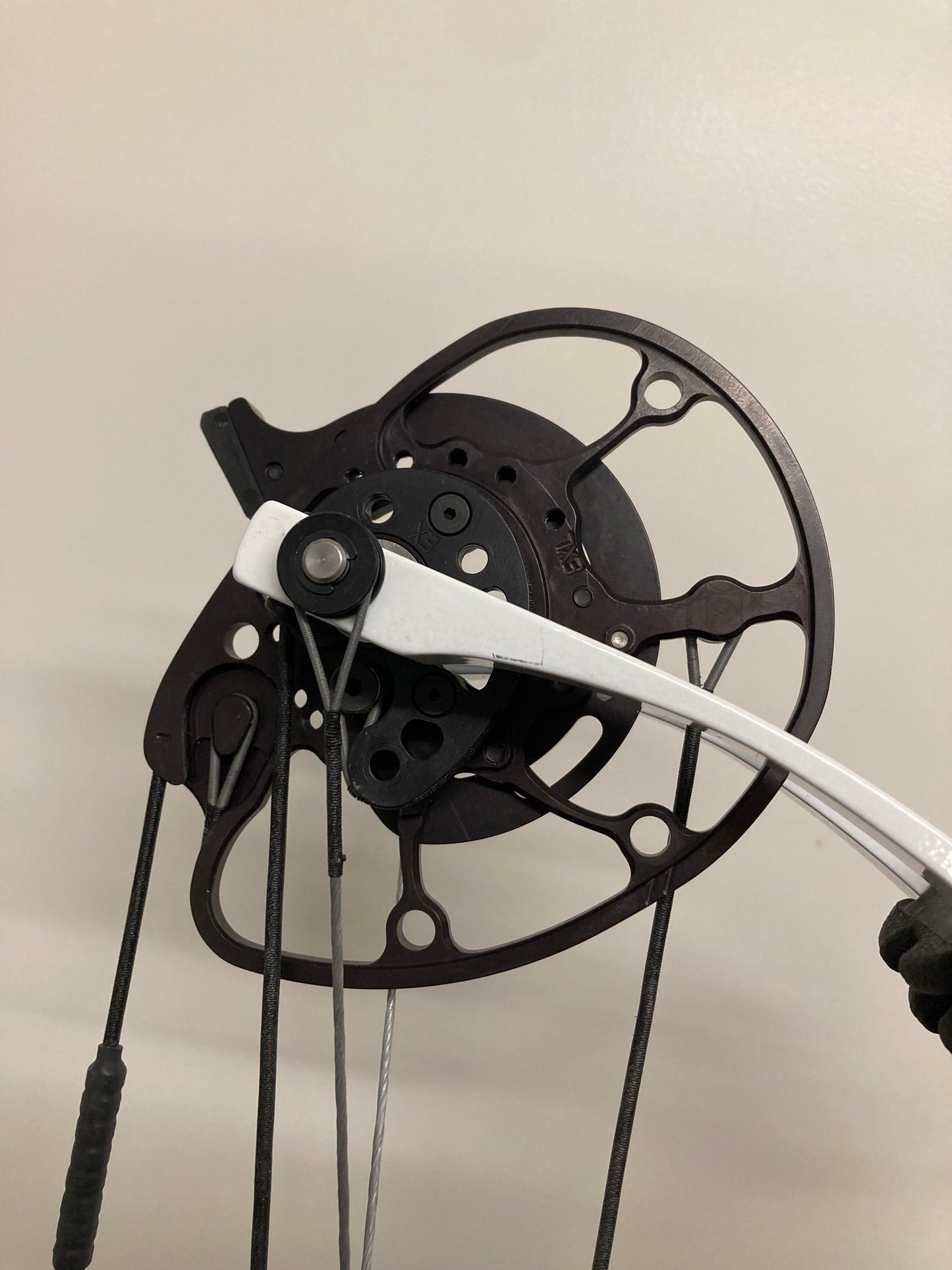Darton Exodus Compound Bow LH/RH Grey 50-60 lbs - Used (#1.3)