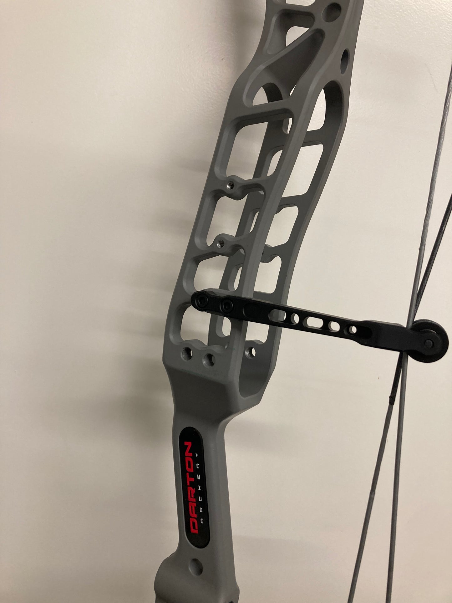 Darton Exodus Compound Bow LH/RH Grey 50-60 lbs - Used (#1.3)
