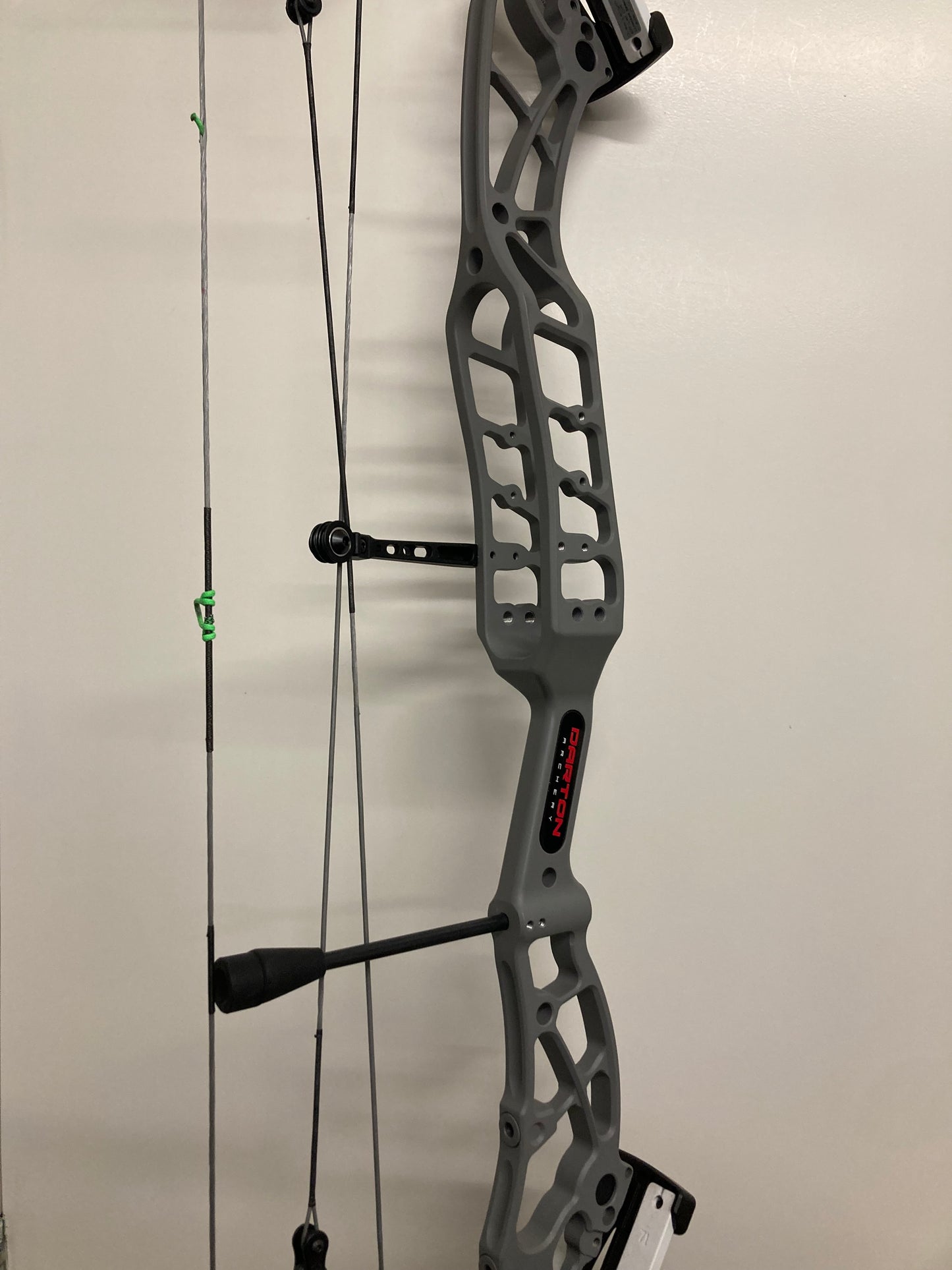 Darton Exodus Compound Bow LH/RH Grey 50-60 lbs - Used (#1.3)