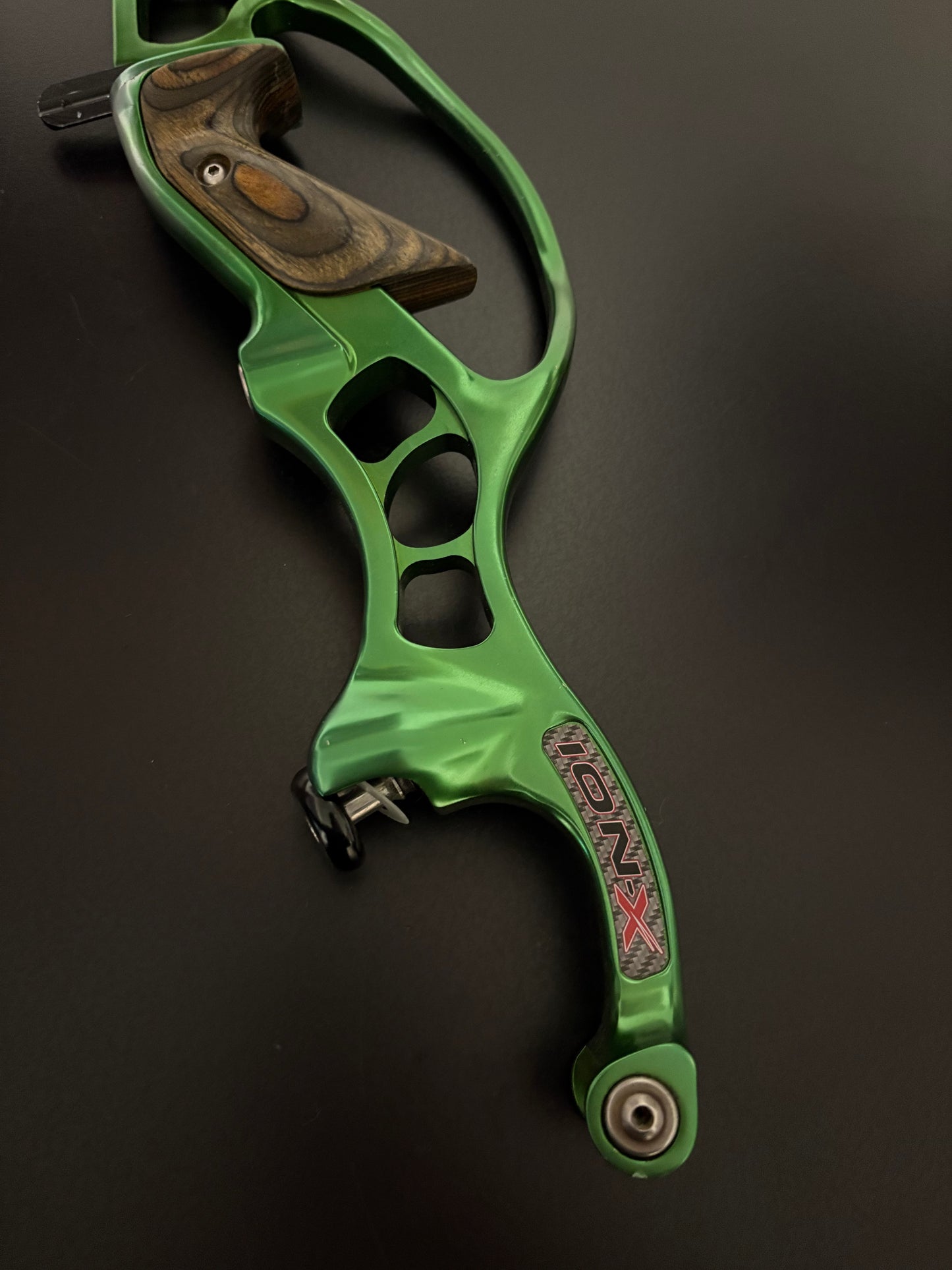 Hoyt Riser Ion-X RH Green 25'' - Used