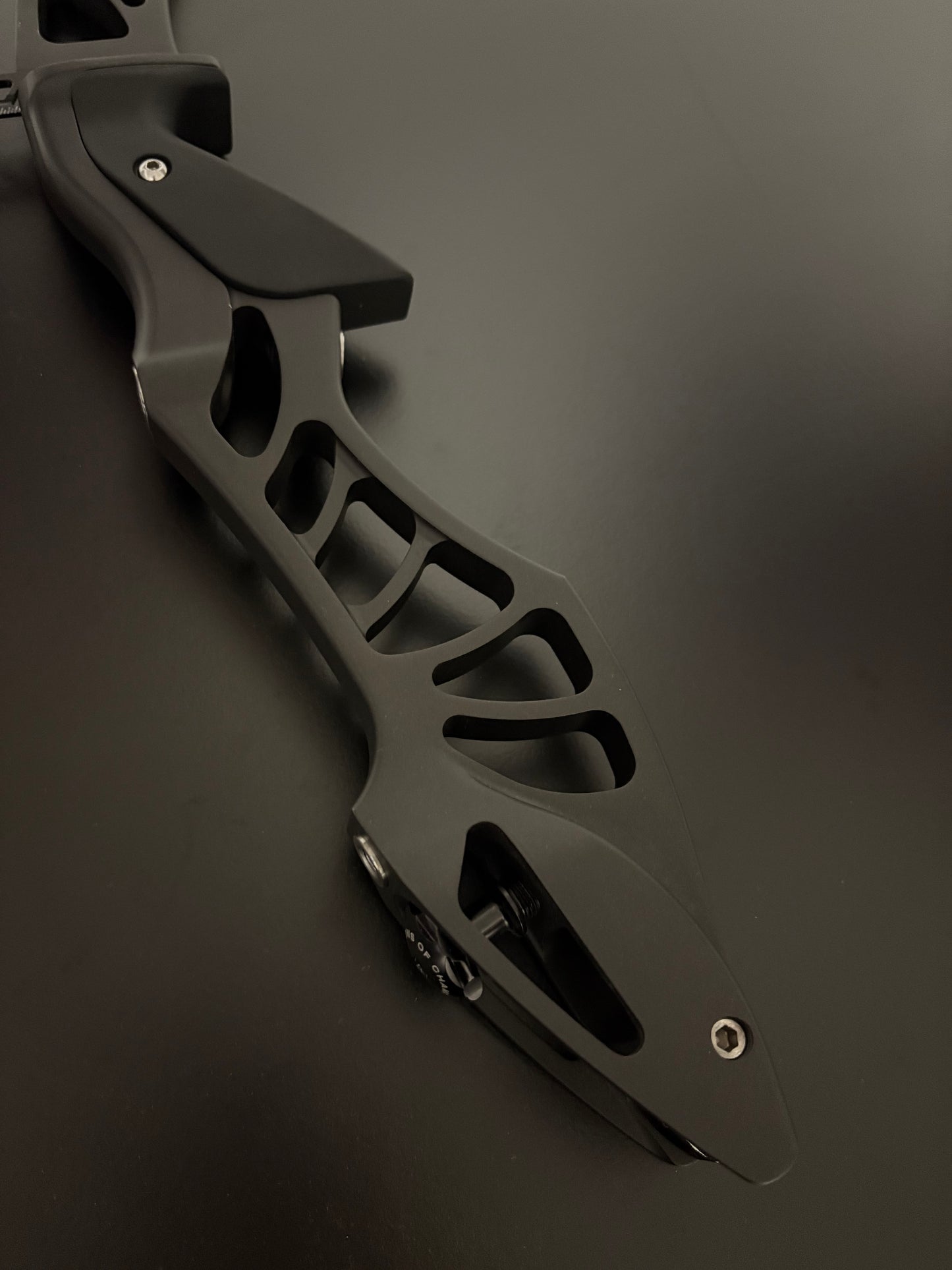Hoyt Riser Xceed ILF RH Black 25'' - Used