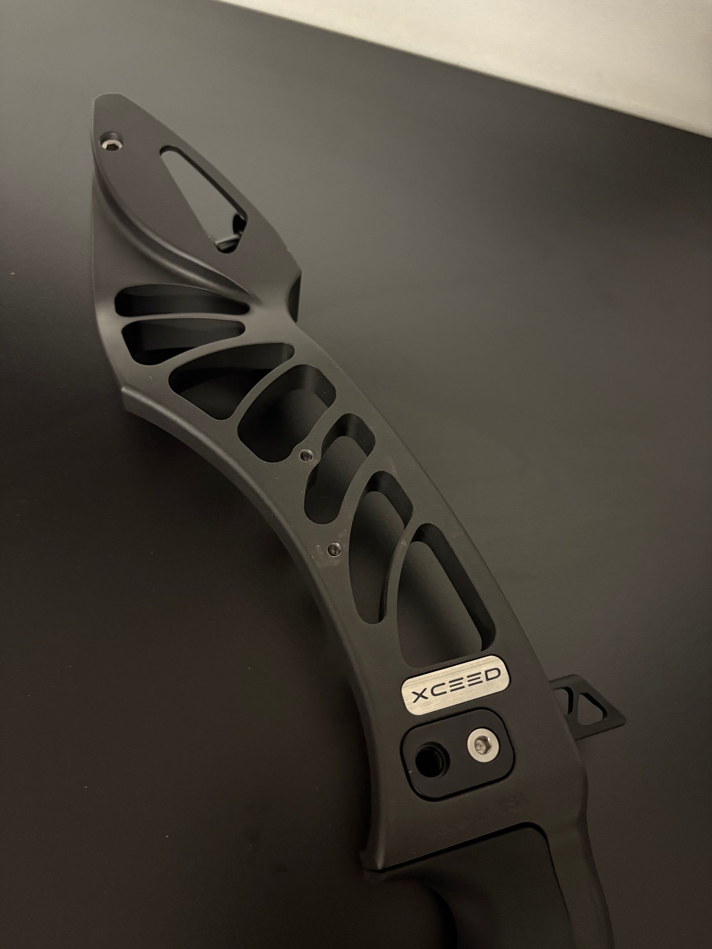 Hoyt Riser Xceed ILF RH Black 25'' - Used