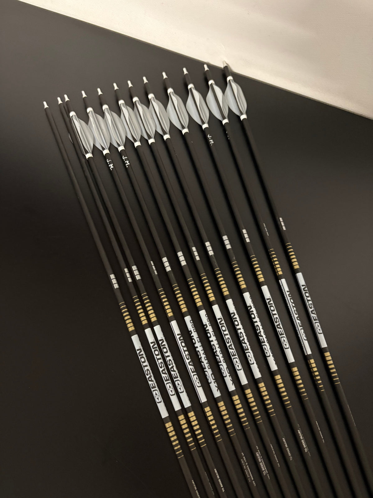 Easton X10 Parallel Pro 4MM Carbon Arrow Set 12 pcs / Spine 470 / 30.5 inch - Used