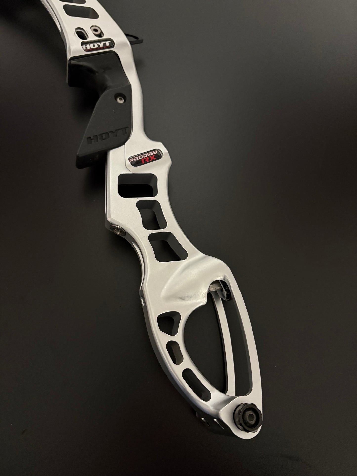 Hoyt Riser Prodigy RX Formula RH Silver 25'' - Used