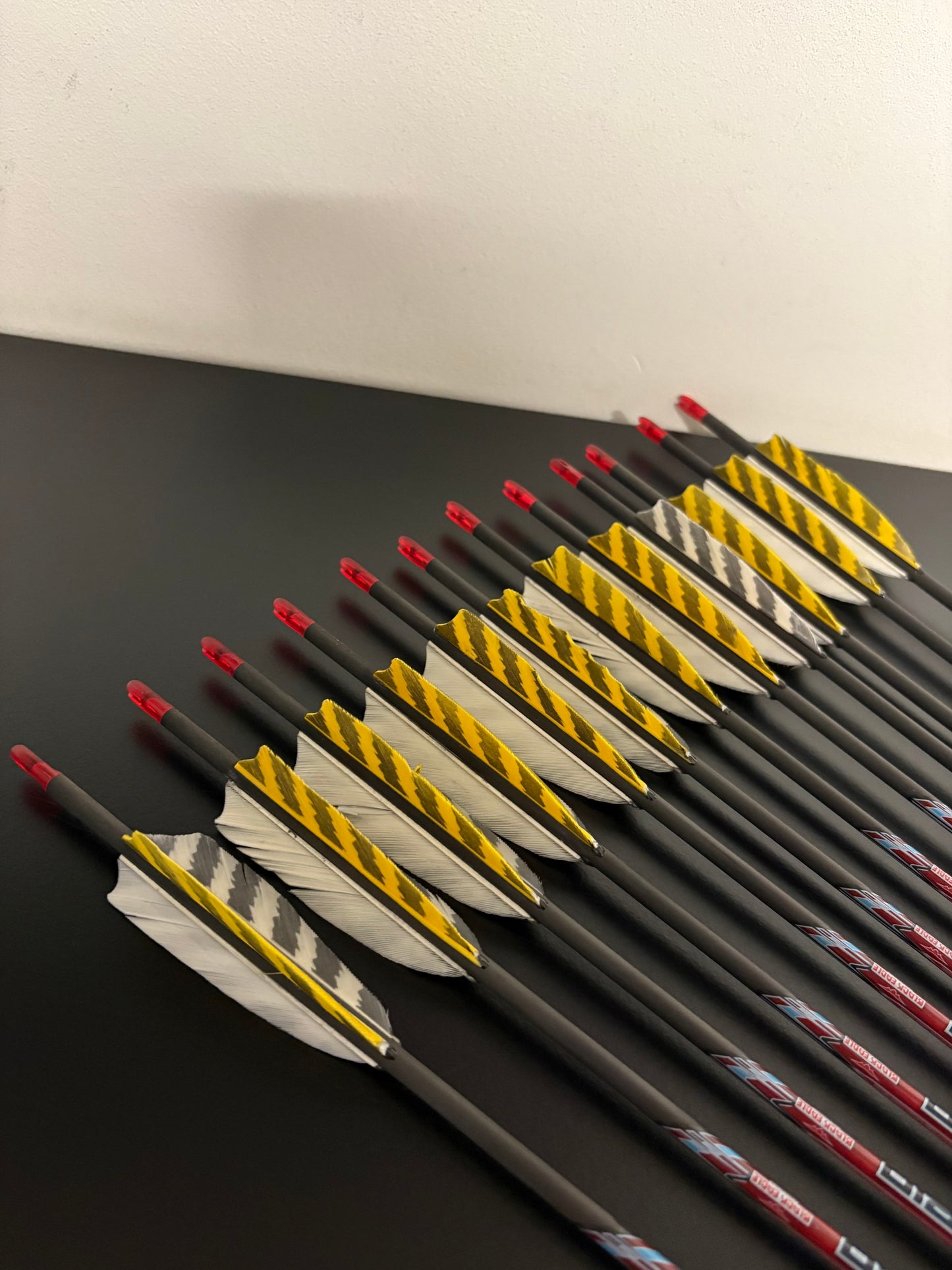 Black Eagle Intrepid Carbon Arrows Spine 800 / 12 pcs / 32 inch - Show Model