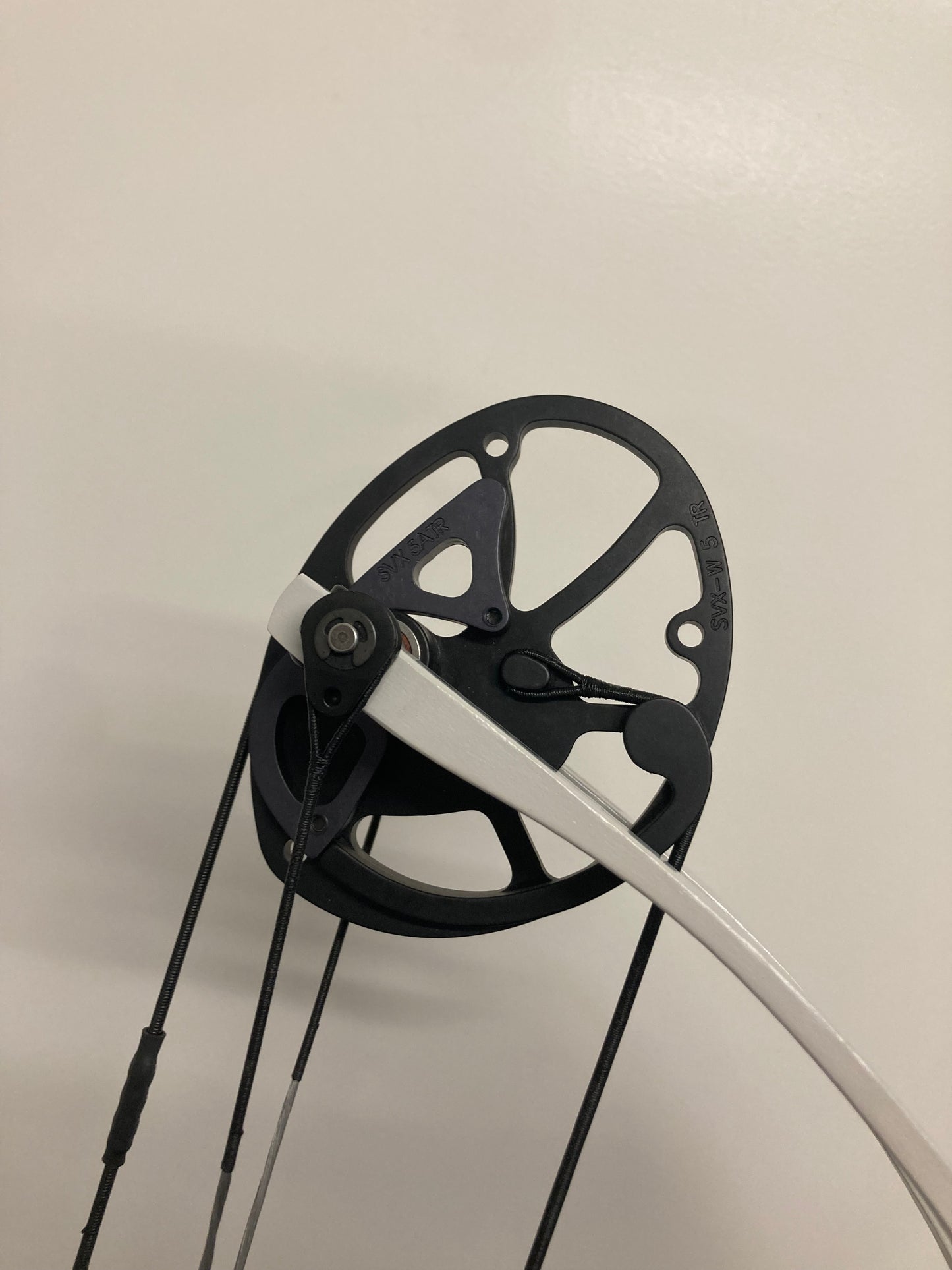 Hoyt Stratos 40 Long Draw Compound Bow RH Liquid Blue SVX #5 50-60 lbs - Used (#1.1)