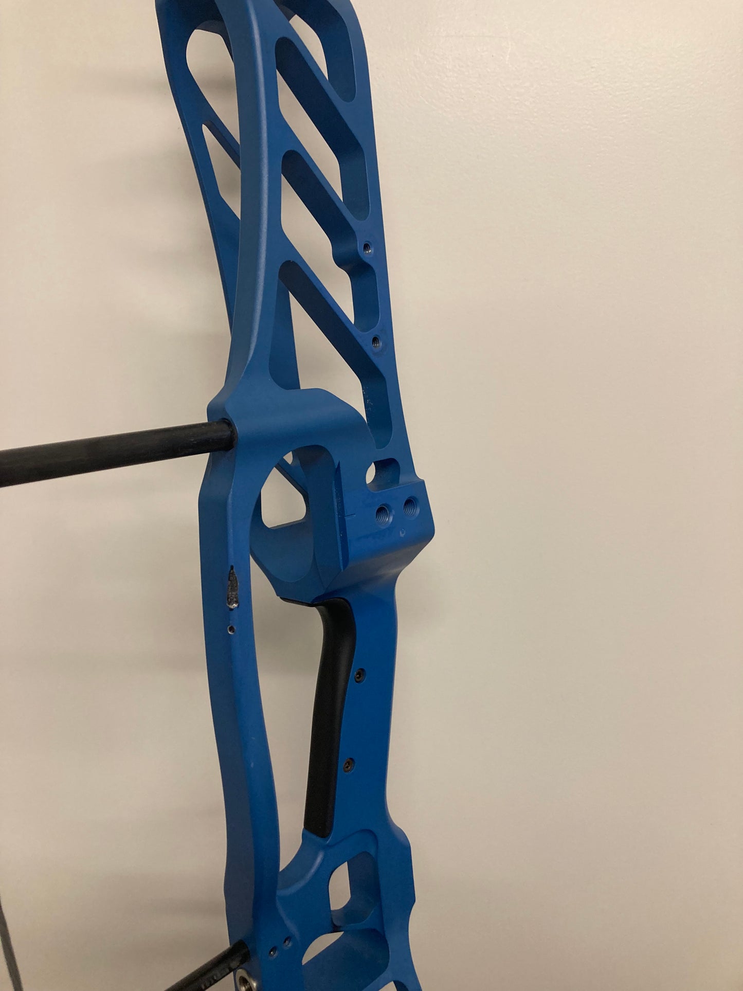Hoyt Stratos 40 Long Draw Compound Bow RH Liquid Blue SVX #5 50-60 lbs - Used (#1.1)