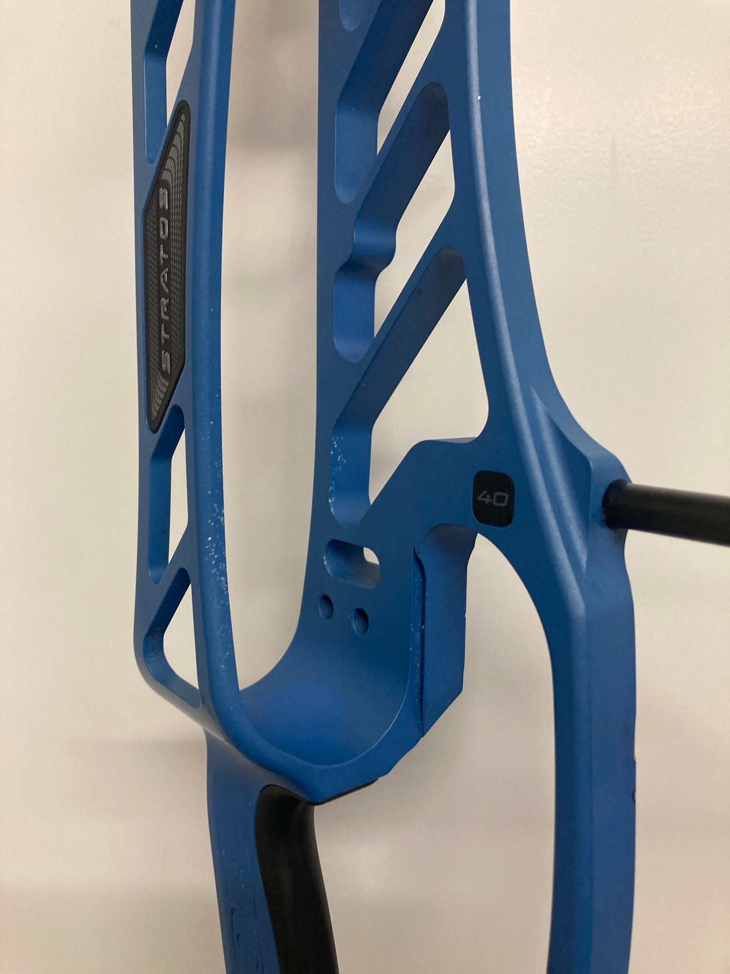 Hoyt Stratos 40 Long Draw Compound Bow RH Liquid Blue SVX #5 50-60 lbs - Used (#1.1)