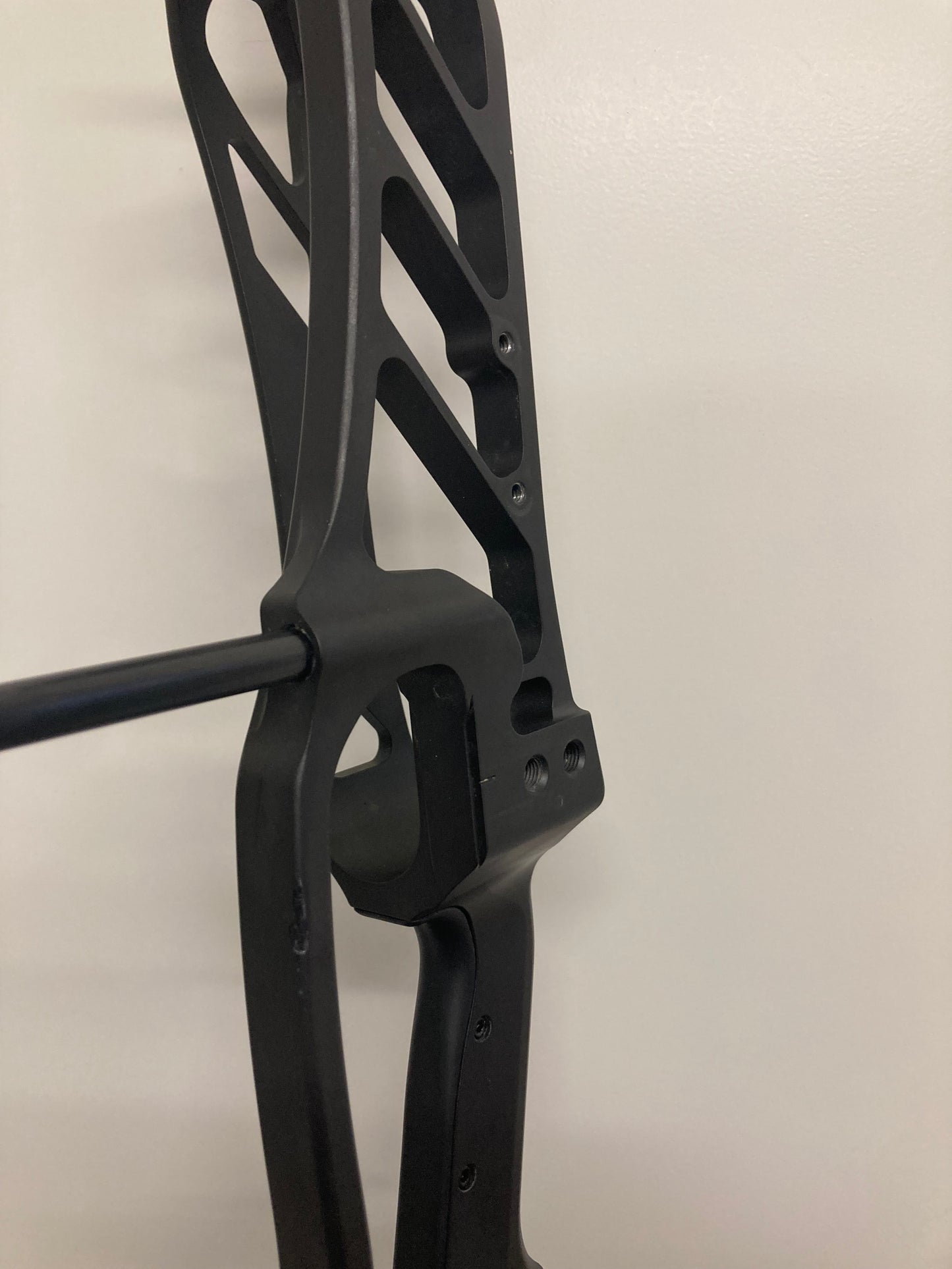 Hoyt Stratos 40 Long Draw Compound Bow RH Black Ink SVX #5 50-60 lbs - Used (#1.1)