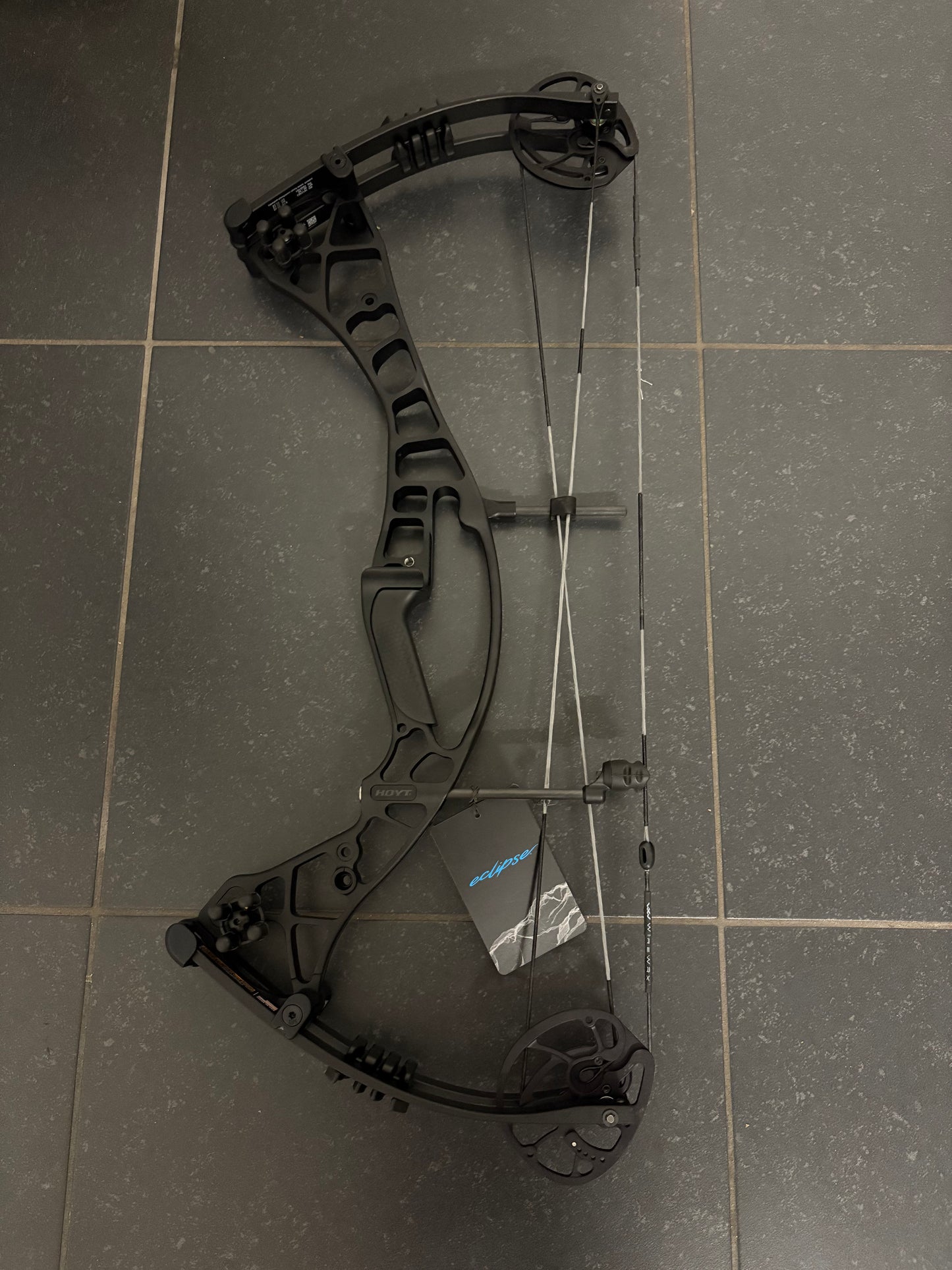Hoyt Eclipse EC Compound Bow RH Black Out EC #2 40-50 lbs - NEW (#1.1)