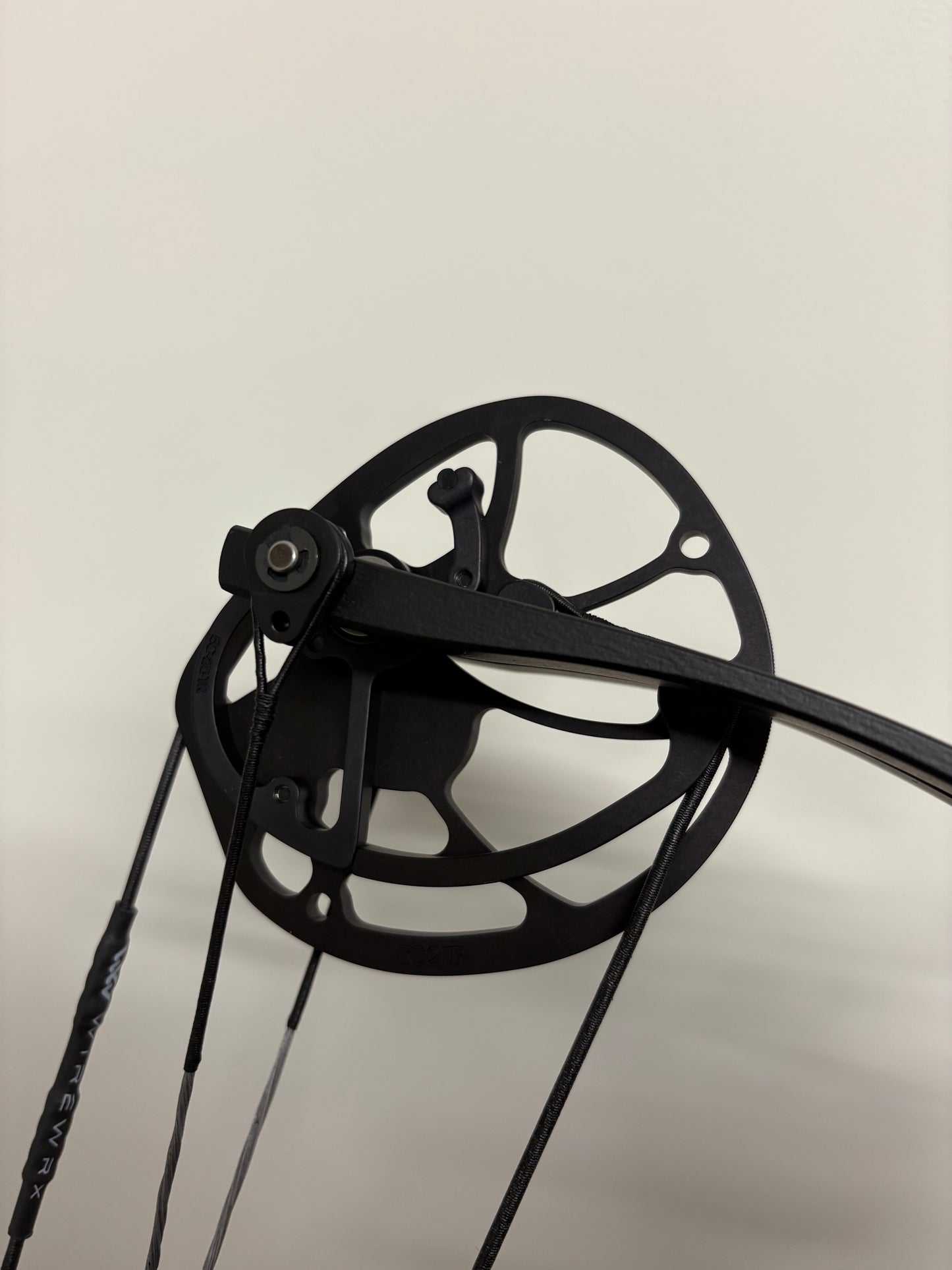 Hoyt Eclipse EC Compound Bow RH Black Out EC #2 40-50 lbs - NEW (#1.1)