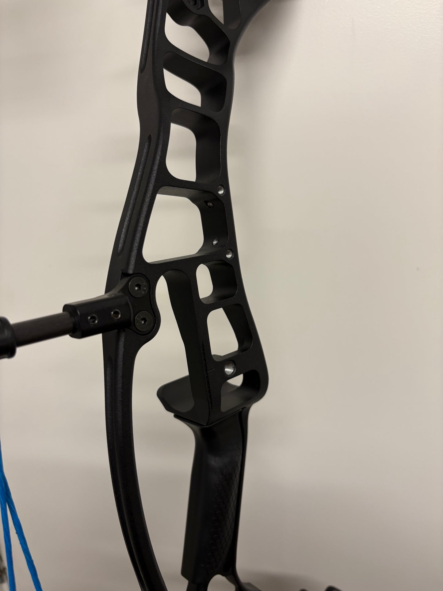 Hoyt Eclipse EC Compound Bow RH Black Out EC #2 40-50 lbs - NEW (#1.2)