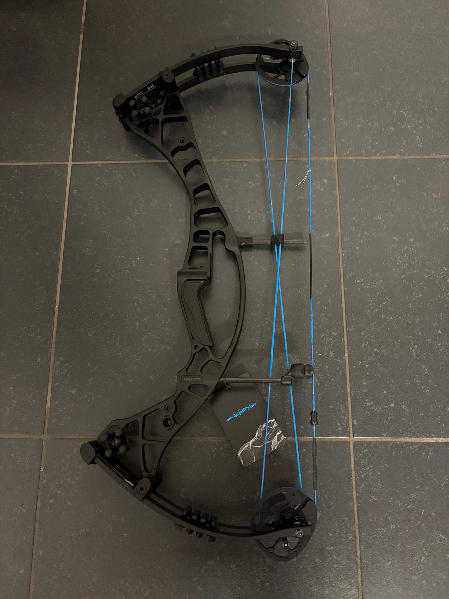 Hoyt Eclipse EC Compound Bow RH Black Out EC #1 40-50 lbs - NEW (#1.1)