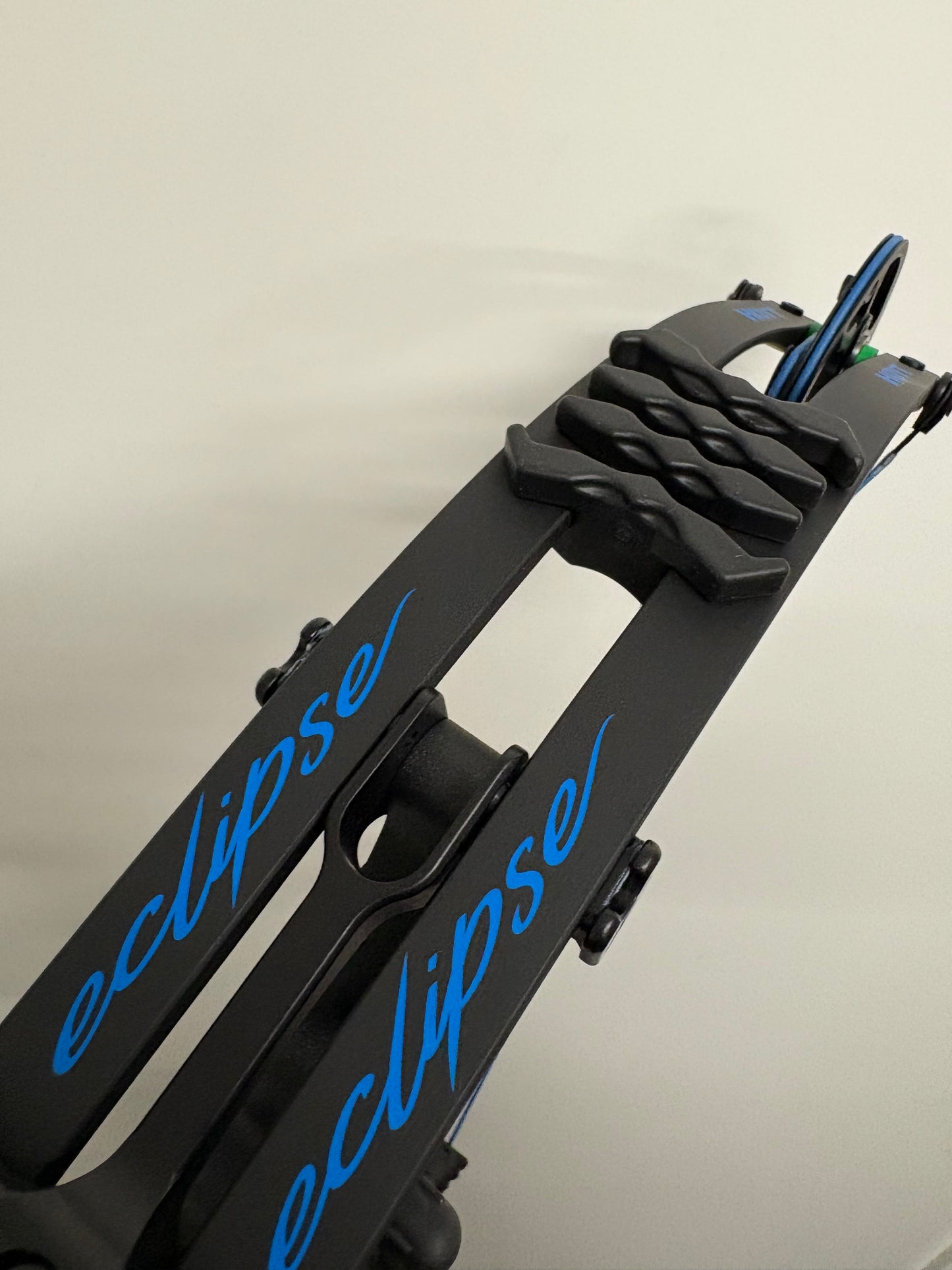 Hoyt Eclipse EC Compound Bow RH Black Out EC #1 40-50 lbs - NEW (#1.1)