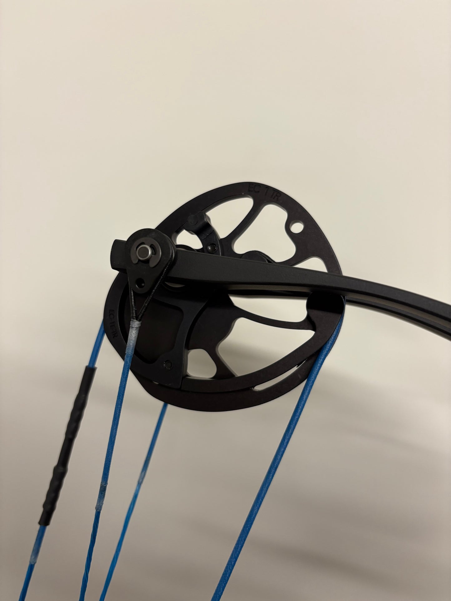 Hoyt Eclipse EC Compound Bow RH Black Out EC #1 40-50 lbs - NEW (#1.1)