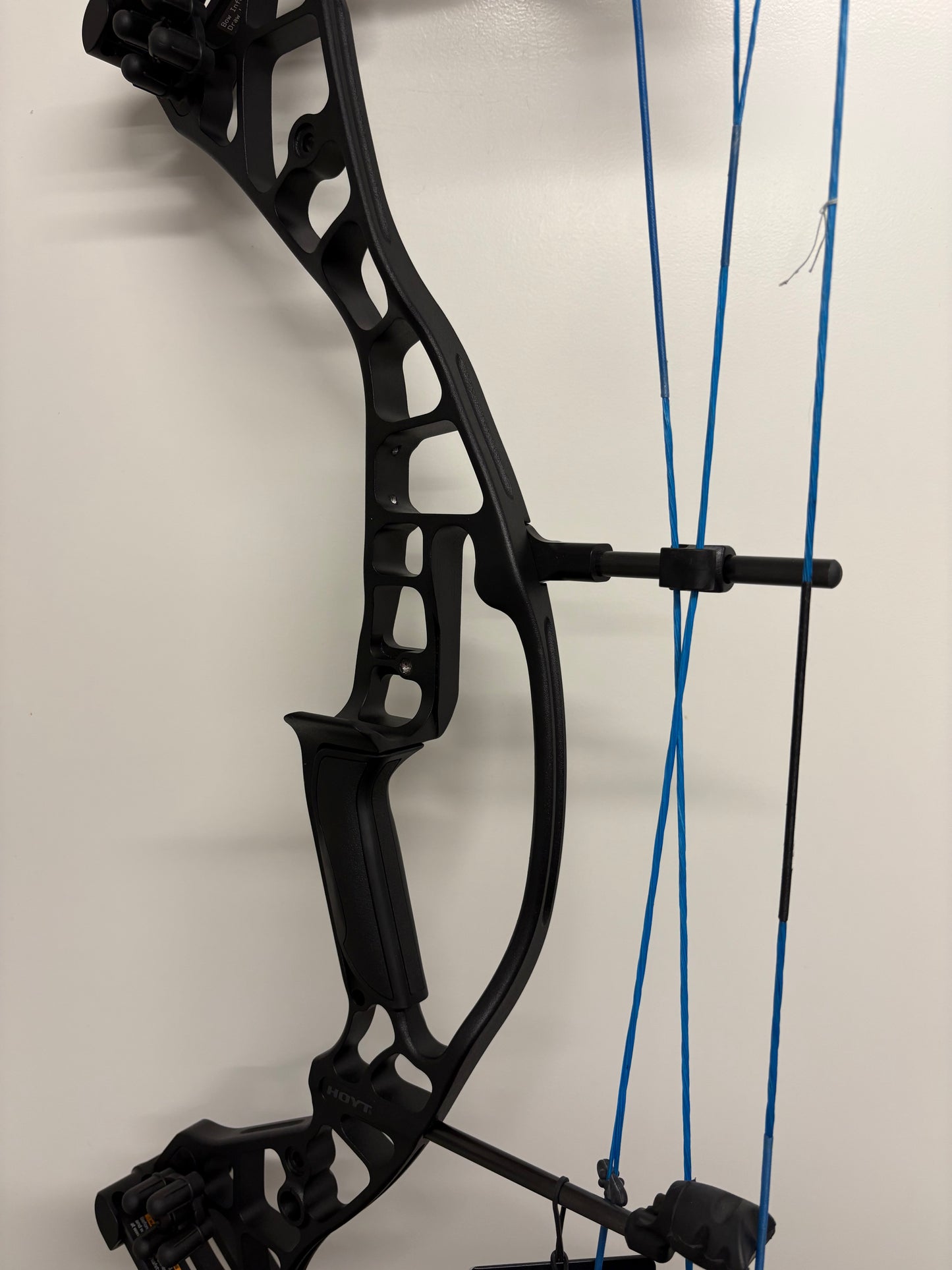 Hoyt Eclipse EC Compound Bow RH Black Out EC #1 40-50 lbs - NEW (#1.1)